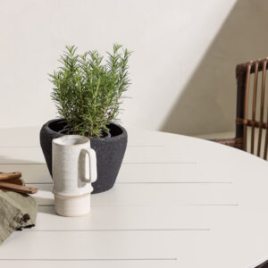 Lina, Galera – Ensemble repas – Table : ⌀120 Chaise : 63 x 90 x 55 cm