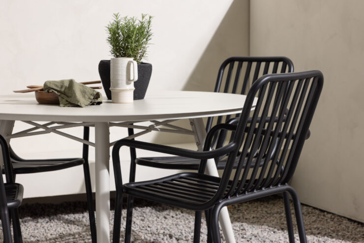 Lina, Peking – Ensemble repas – Table : ⌀120 Chaise : 64 x 85 x 57 cm