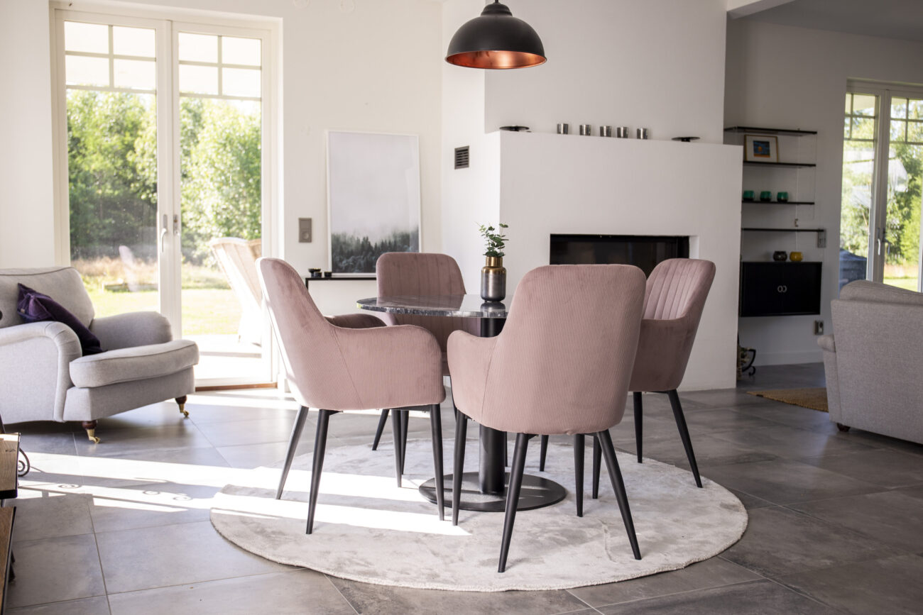 Estelle, Comfort – Ensemble repas rond – Gris foncé