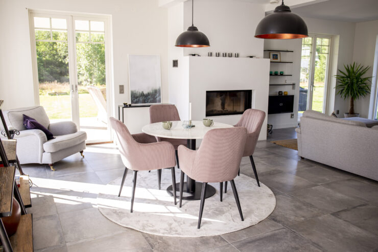 Estelle, Comfort – Ensemble repas rond – Gris foncé