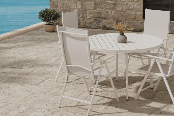 Giardini, Break – Ensemble repas – Beige – Table : ⌀120cm, Chaise : 62 x 108 x 55 cm