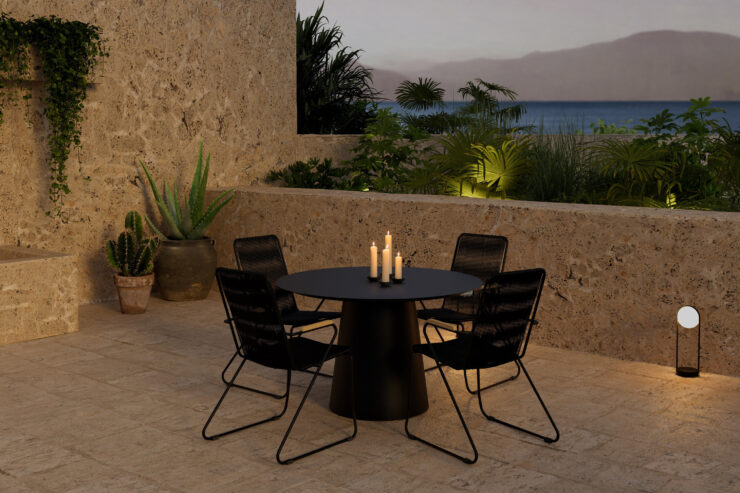 Lanzo, Bois – Ensemble repas – Noir – Table : ⌀120cm, Chaise : 63 x 93 x 60 cm