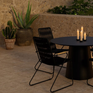 Lanzo, Bois – Ensemble repas – Noir – Table : ⌀120cm, Chaise : 63 x 93 x 60 cm