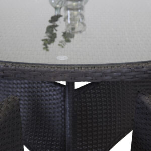 Volta, Malin – Ensemble repas – Noir – Table : ⌀150 Chaise : 65 x 92 x 58 cm