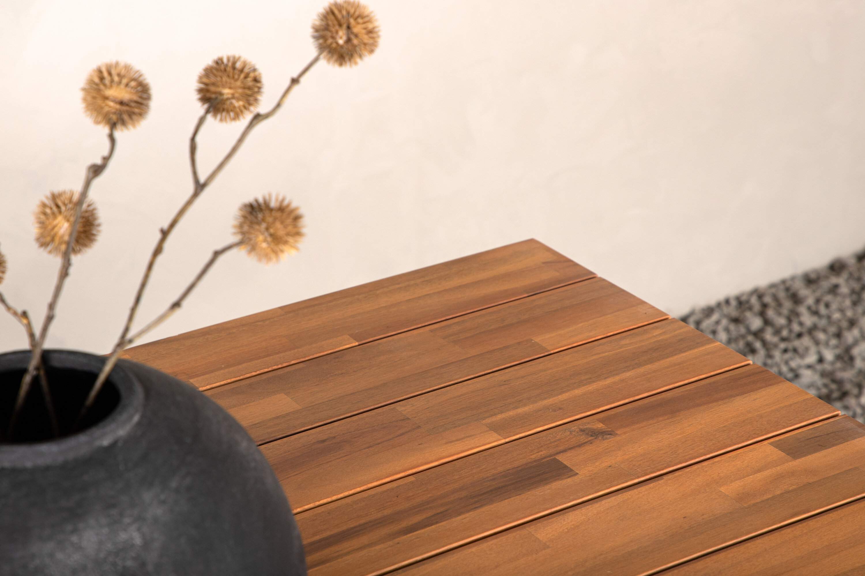 Chan table à manger rectangulaire noir, naturel 200 x 100 cm en situation dans une pièce décorée