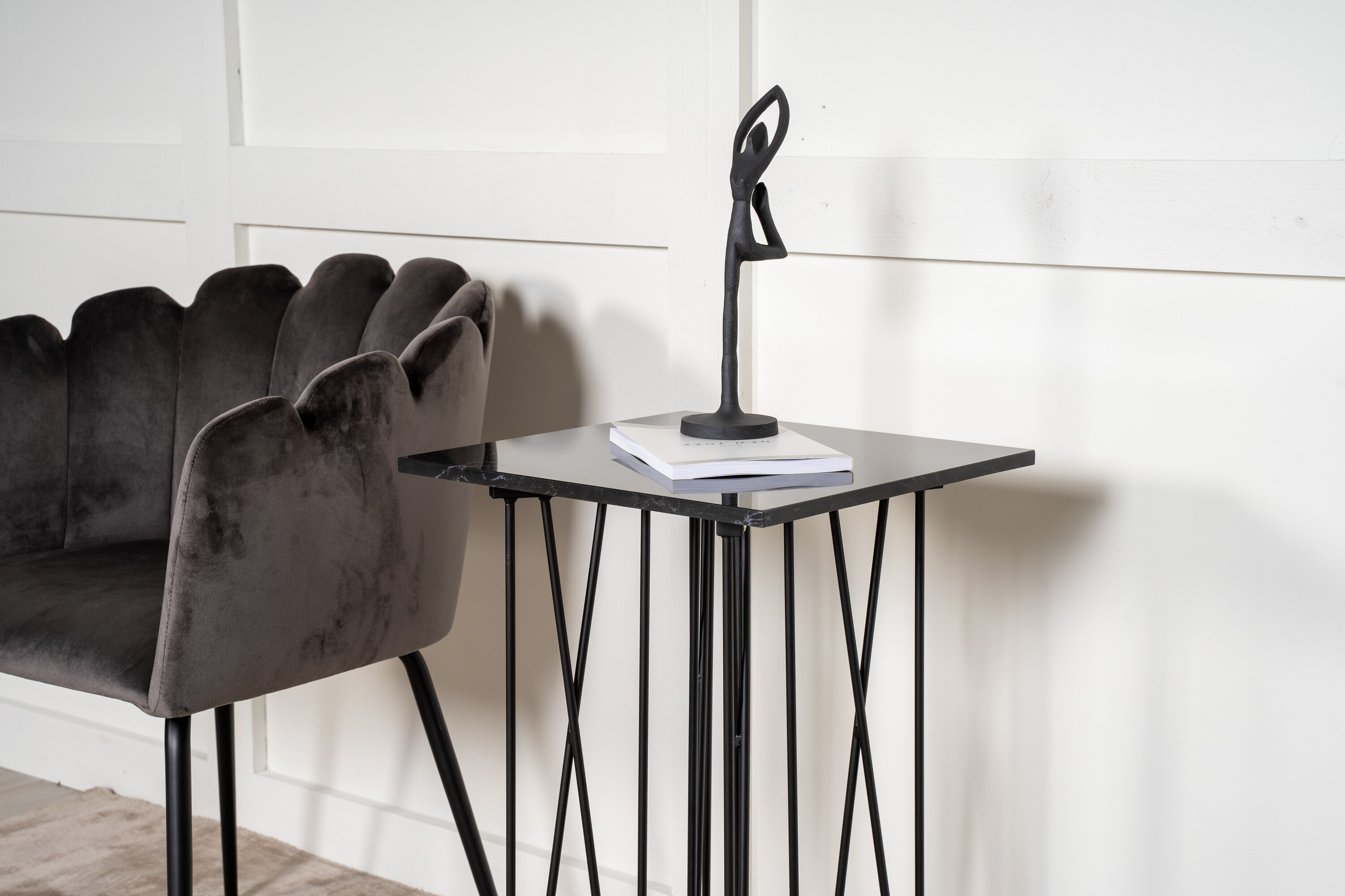 Détail du table d'appoint Stone noir 40 x 40 cm