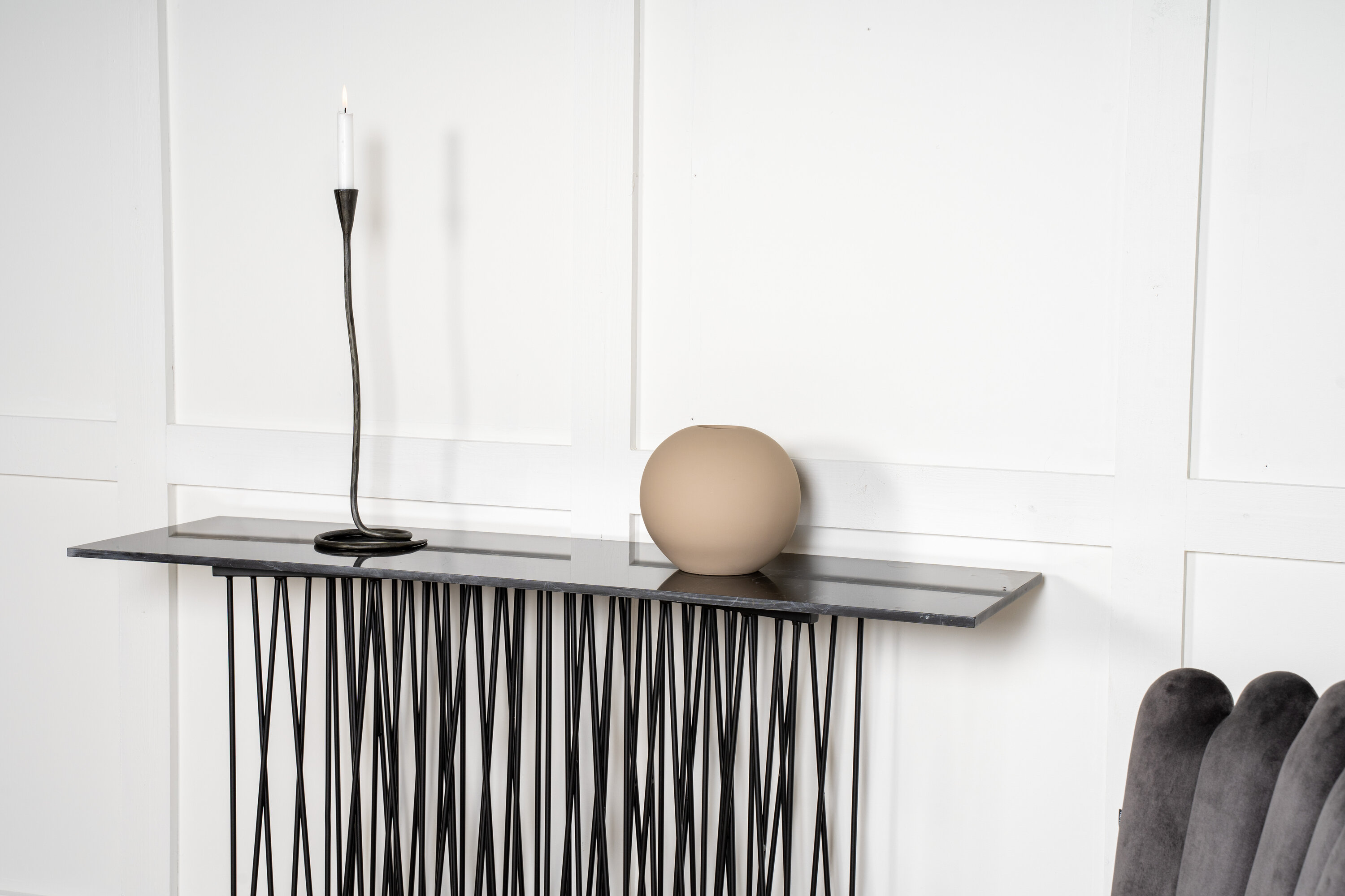 Détail du table d'appoint Stone noir 130 x 37 cm