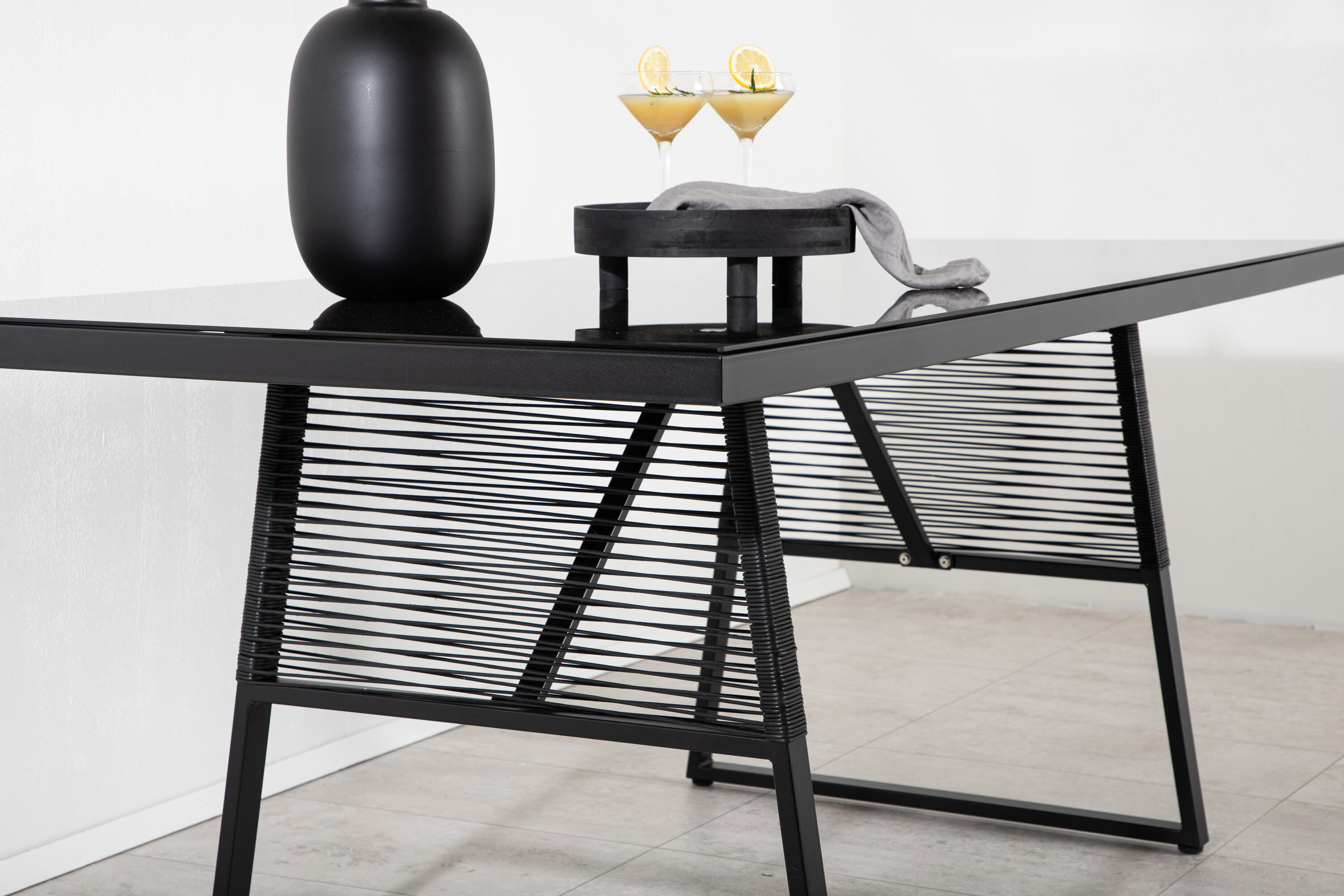 Dallas table à manger rectangulaire noir 193 x 90 cm en situation dans une pièce décorée