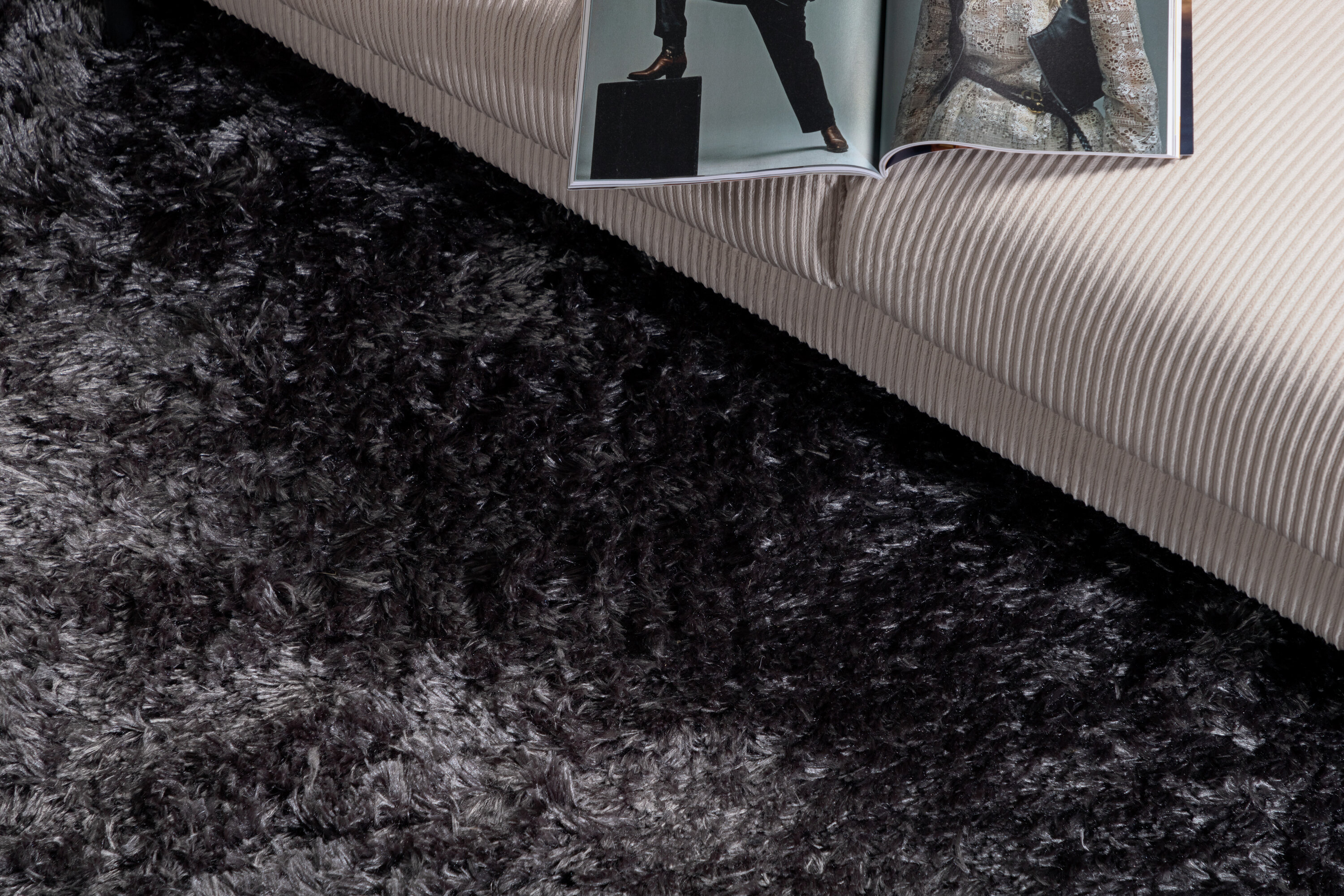 Détail du tapis de salon Natta gris foncé 290 x 200 cm