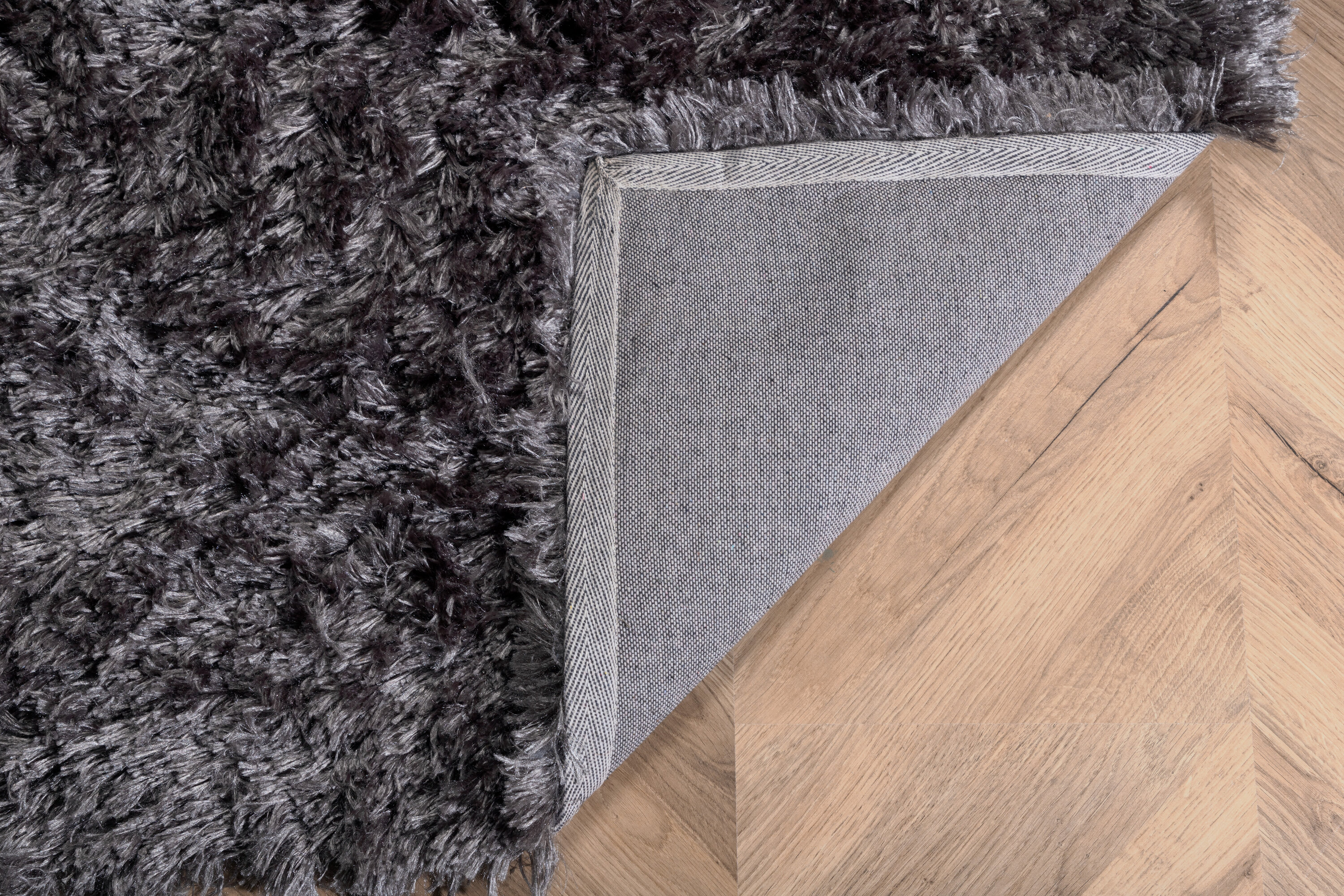 Détail du tapis de salon Natta gris foncé 290 x 200 cm