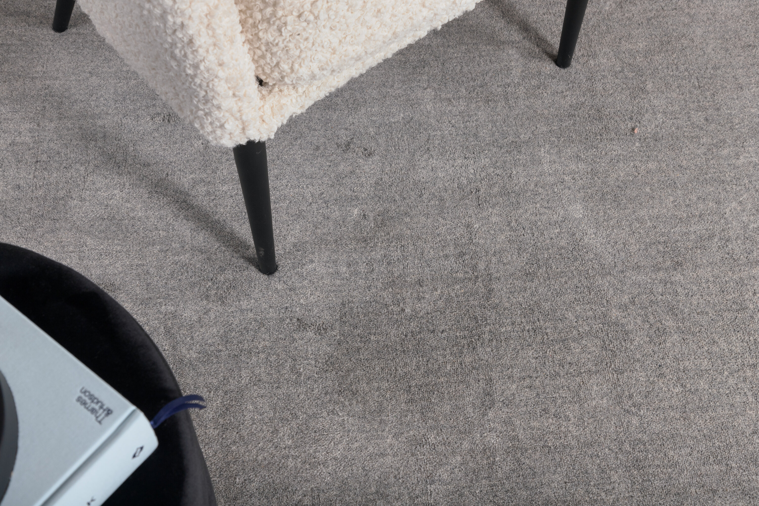 Détail du tapis de salon Ulla gris clair 350 x 250 cm
