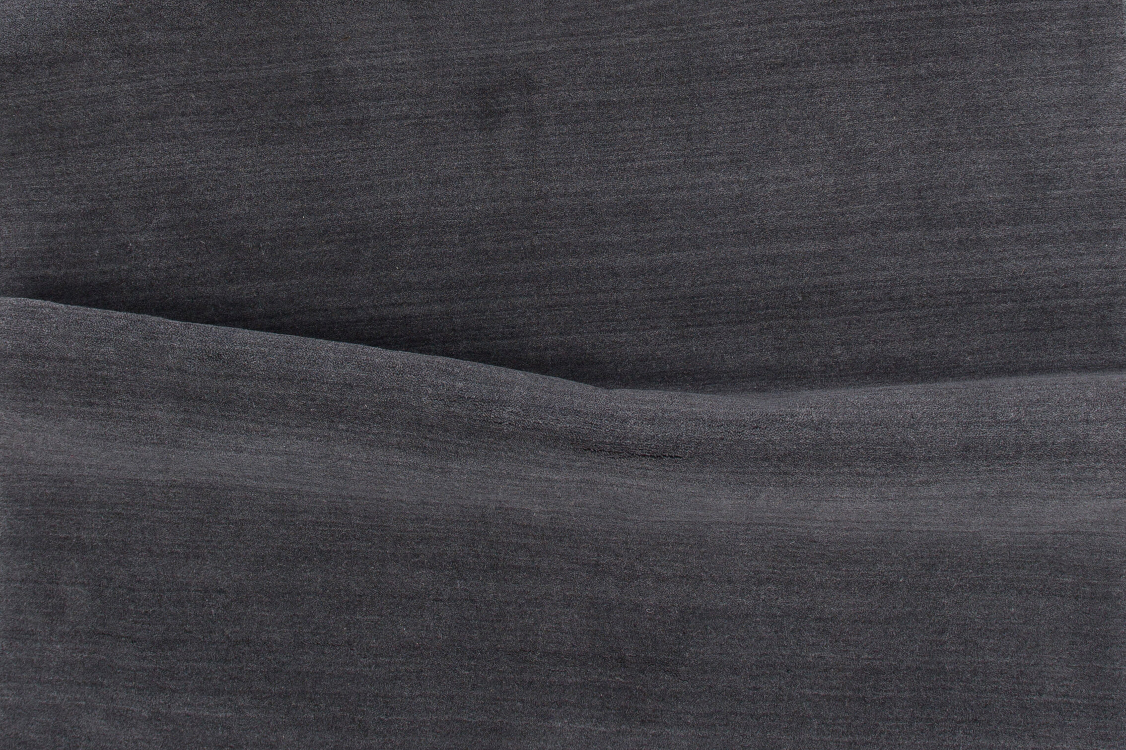 Détail du tapis de salon Ulla gris foncé 350 x 250 cm