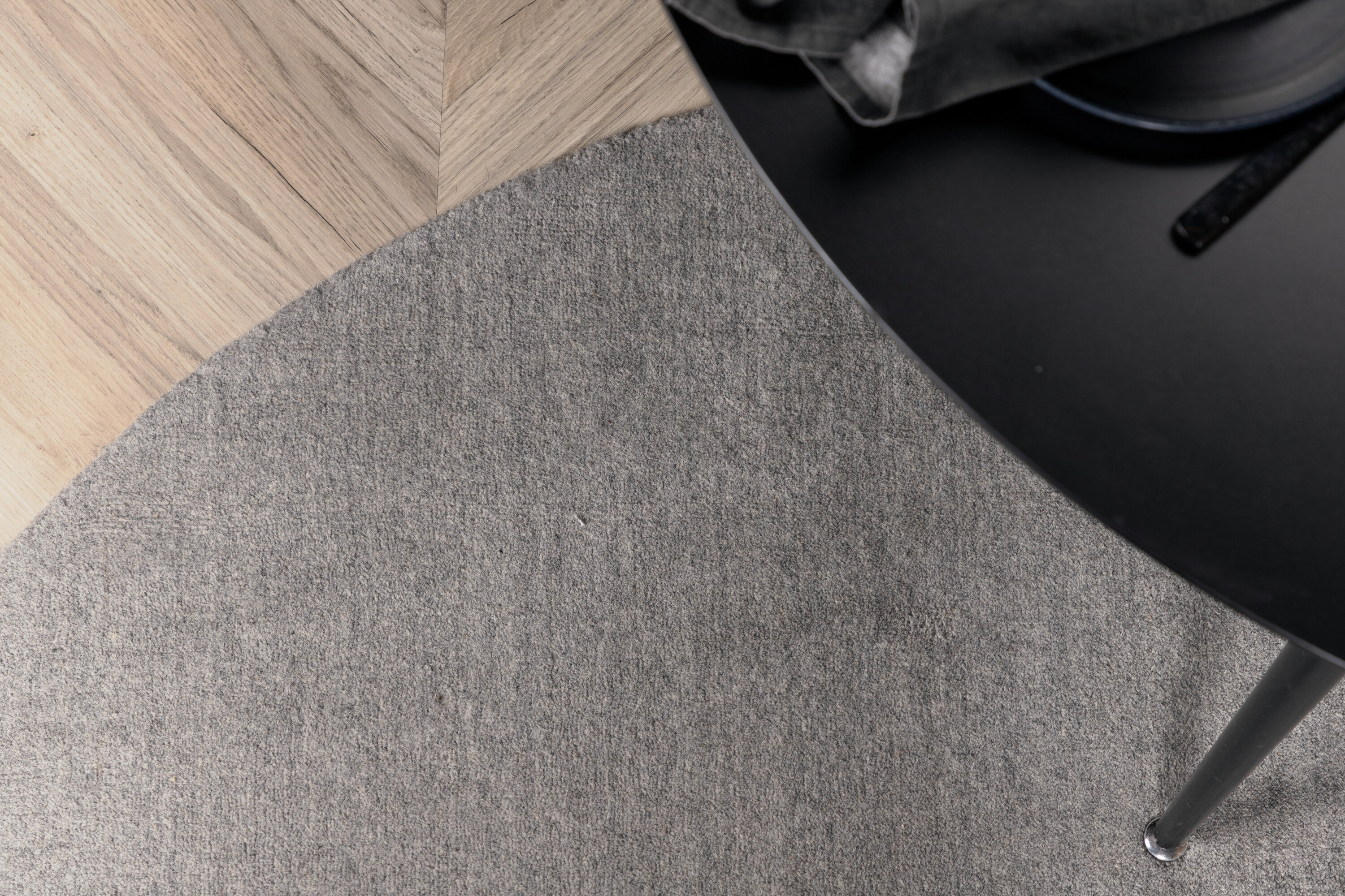 Détail du tapis de salon Ulla gris clair ⌀200 cm