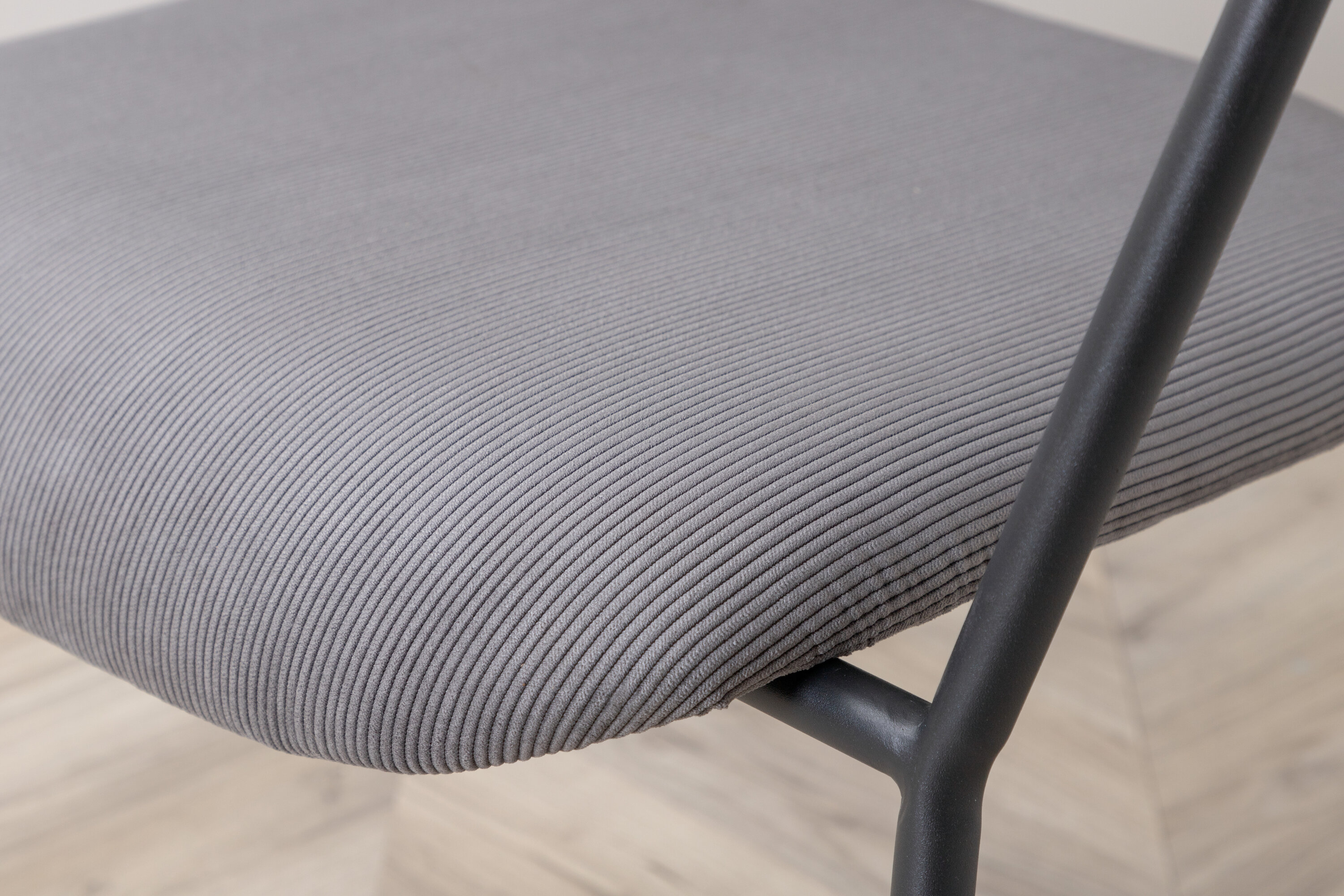 Détail du fauteuil Duffy noir, gris 67 x 69 x 68 cm