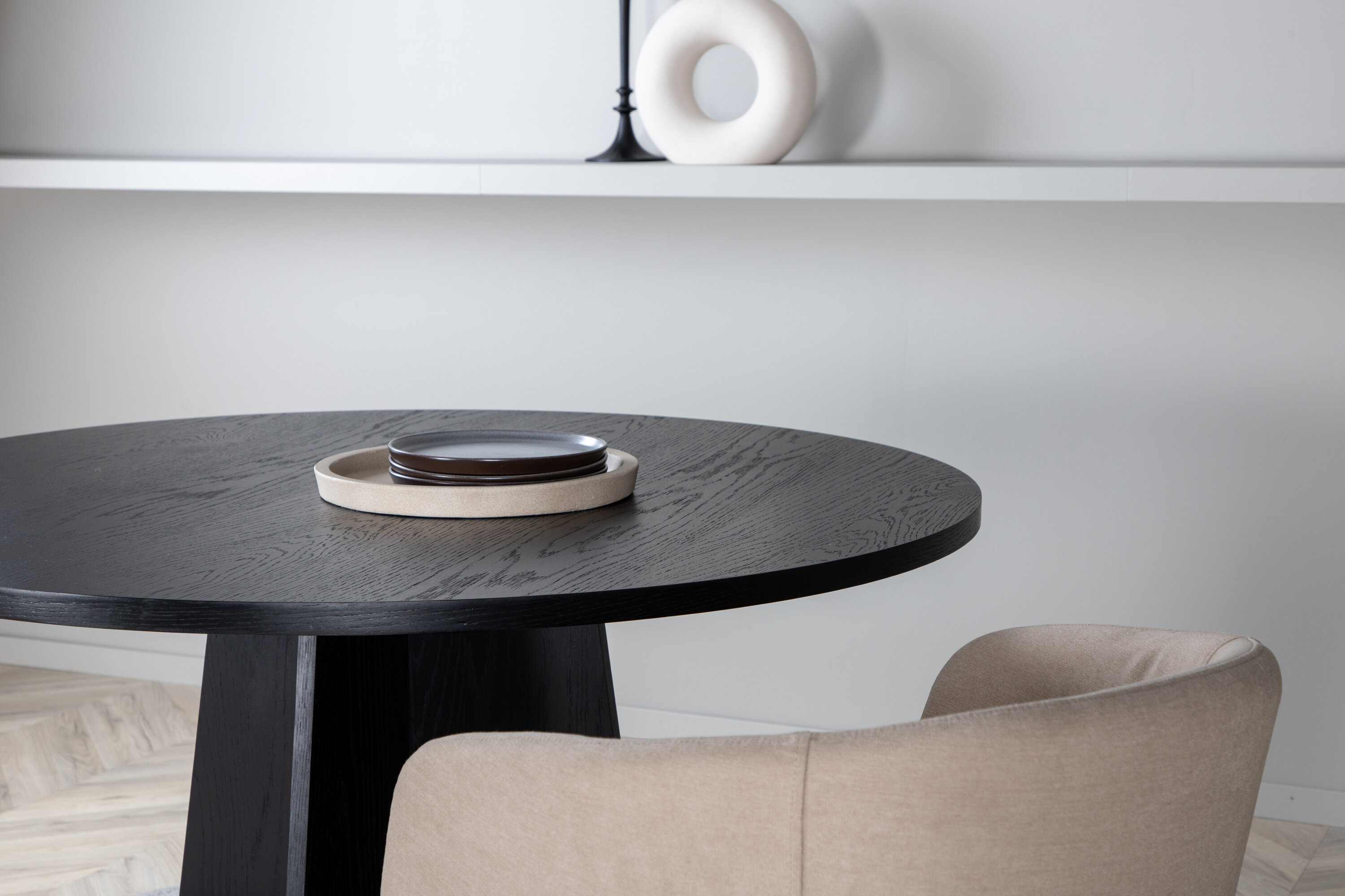 Détail du table à manger ronde Bootcut noir ⌀110 cm
