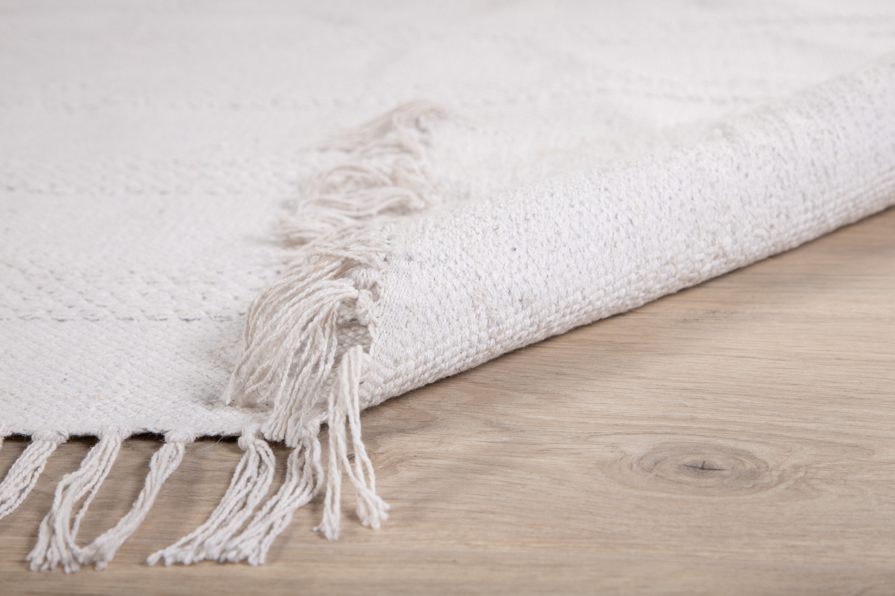 Détail du tapis de salon Nico blanc cassé 230 x 160 cm