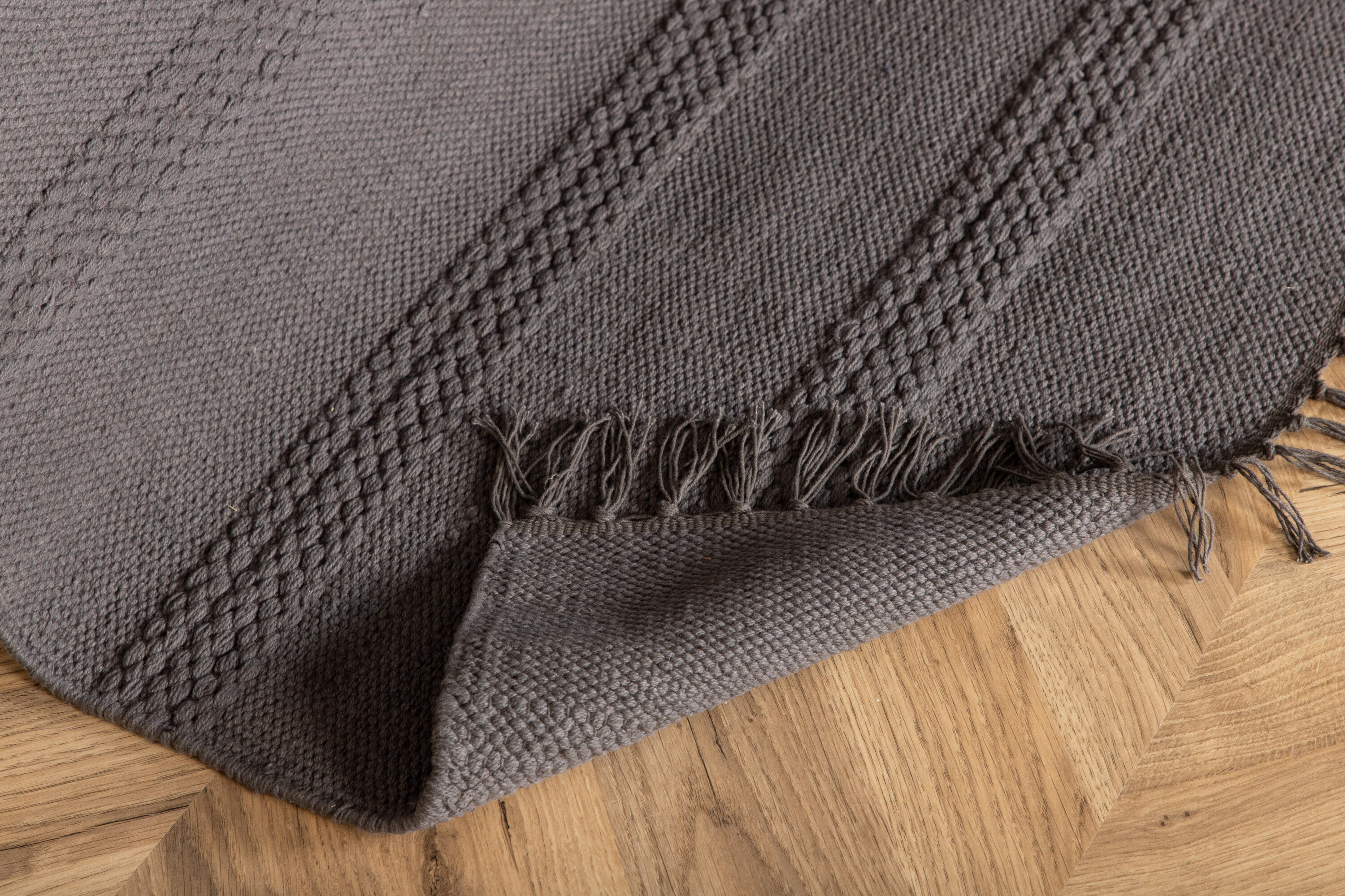 Détail du tapis de salon Nico gris 250 x 80 cm