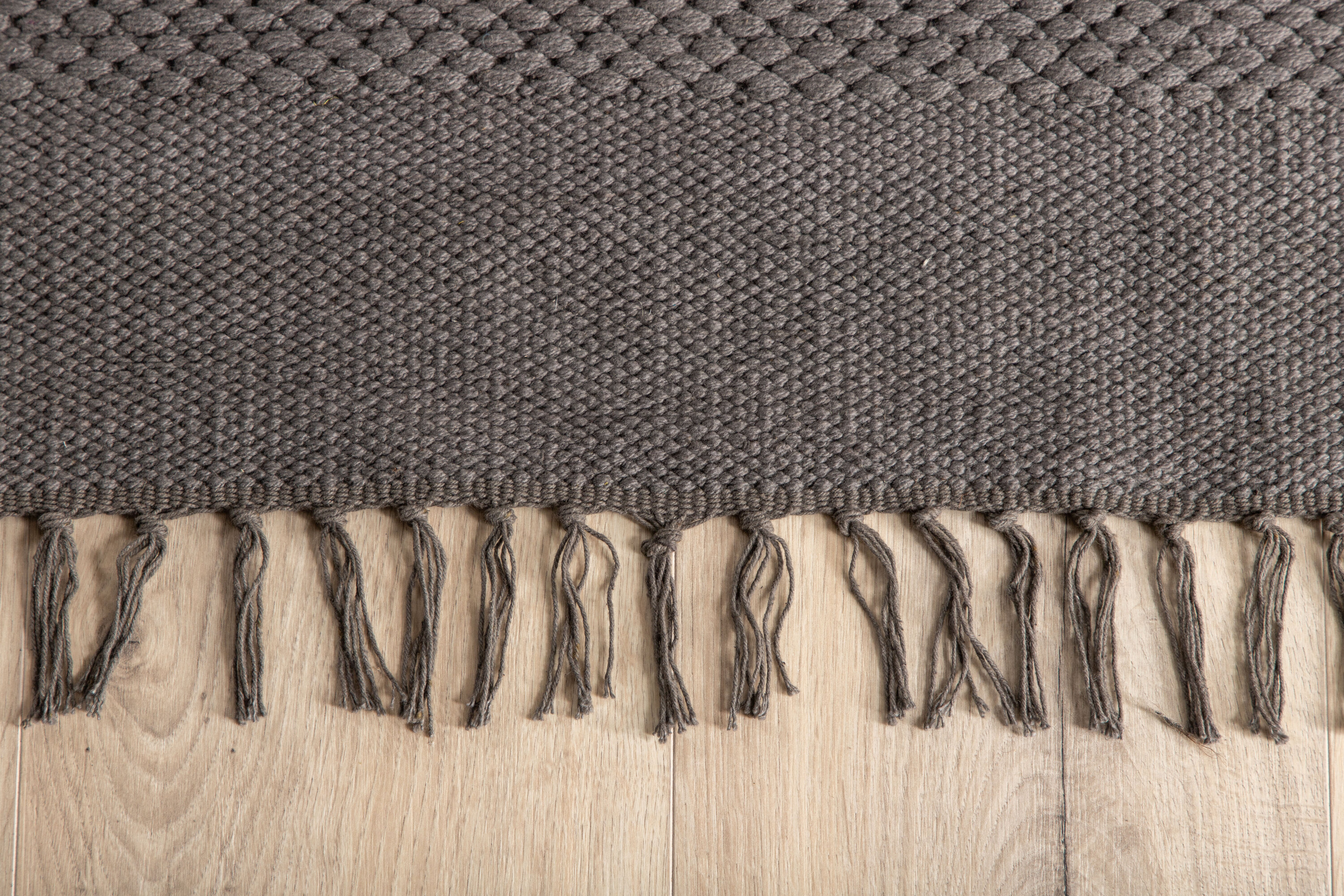 Détail du tapis de salon Nico gris 250 x 80 cm