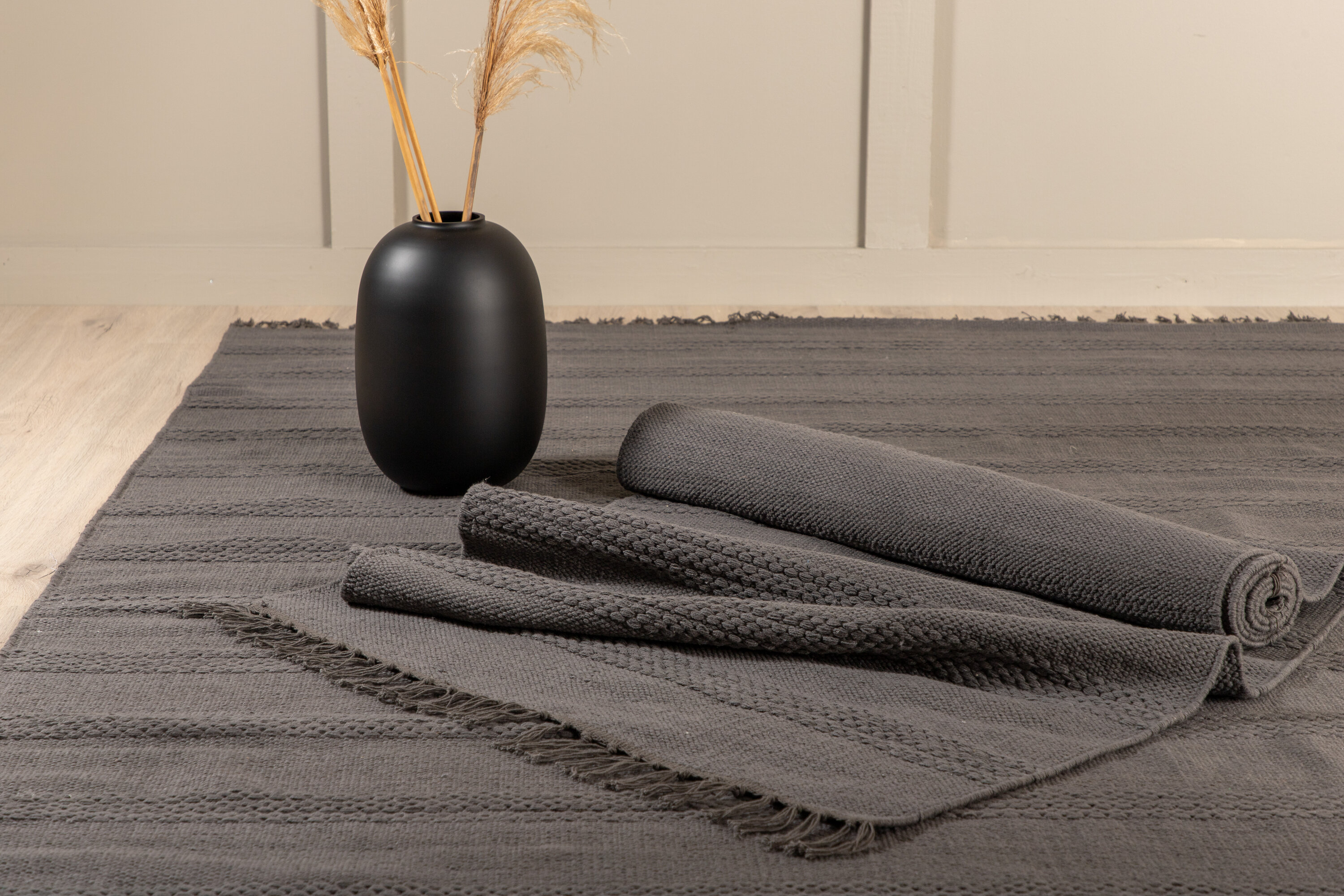 Détail du tapis de salon Nico gris 250 x 80 cm