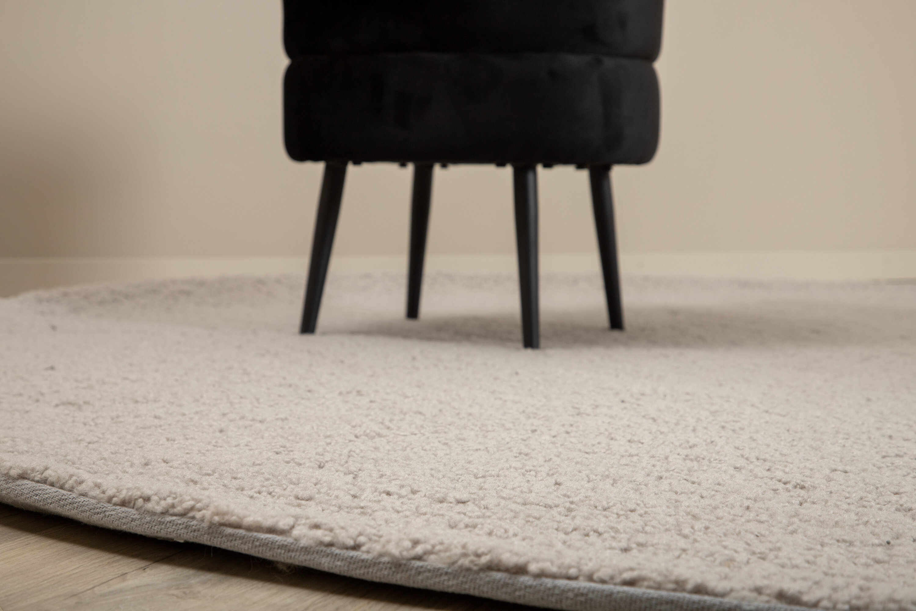 Détail du tapis de salon Teddy gris ⌀200 cm