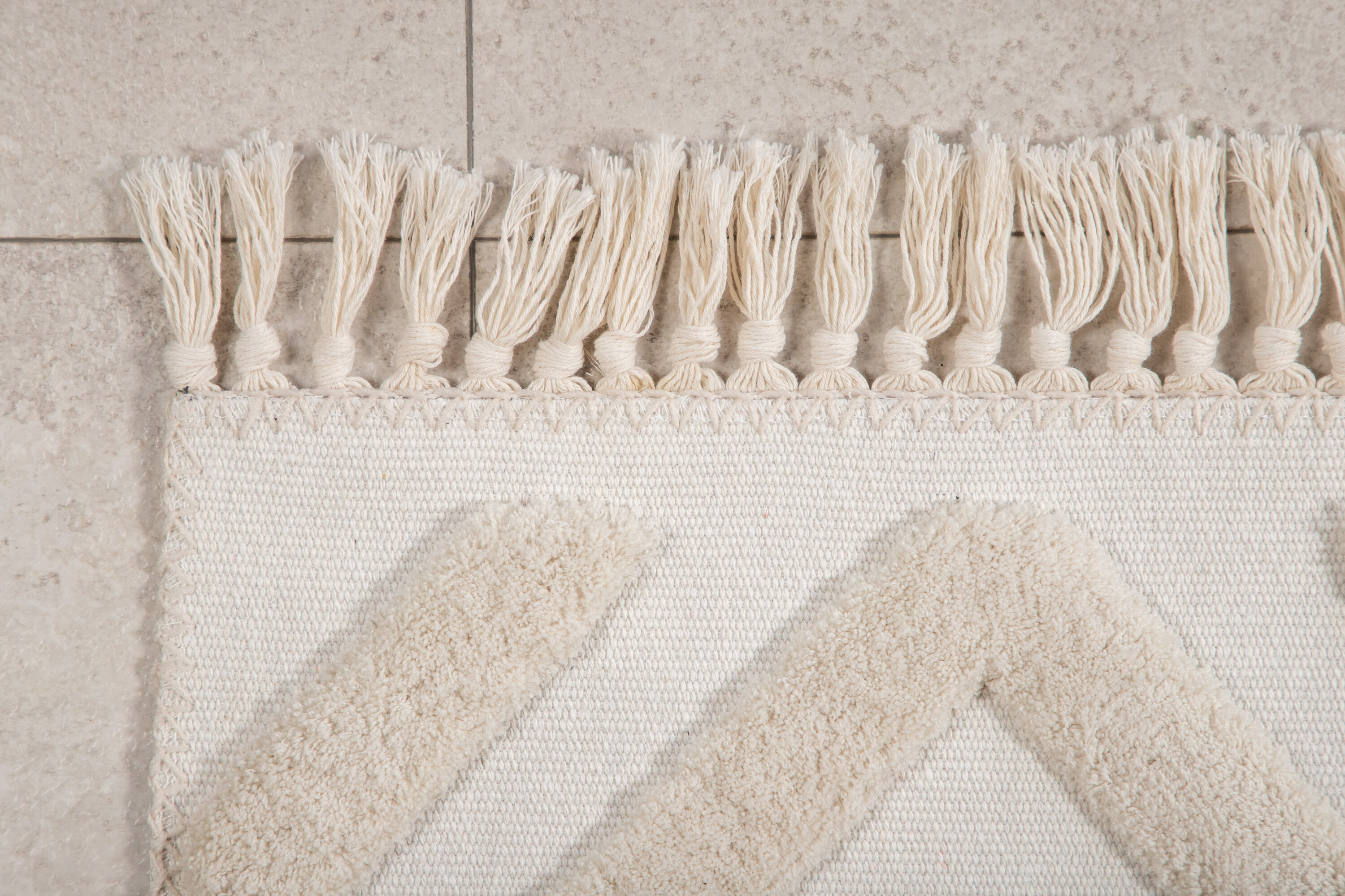 Détail du tapis de salon Towa blanc 230 x 160 cm