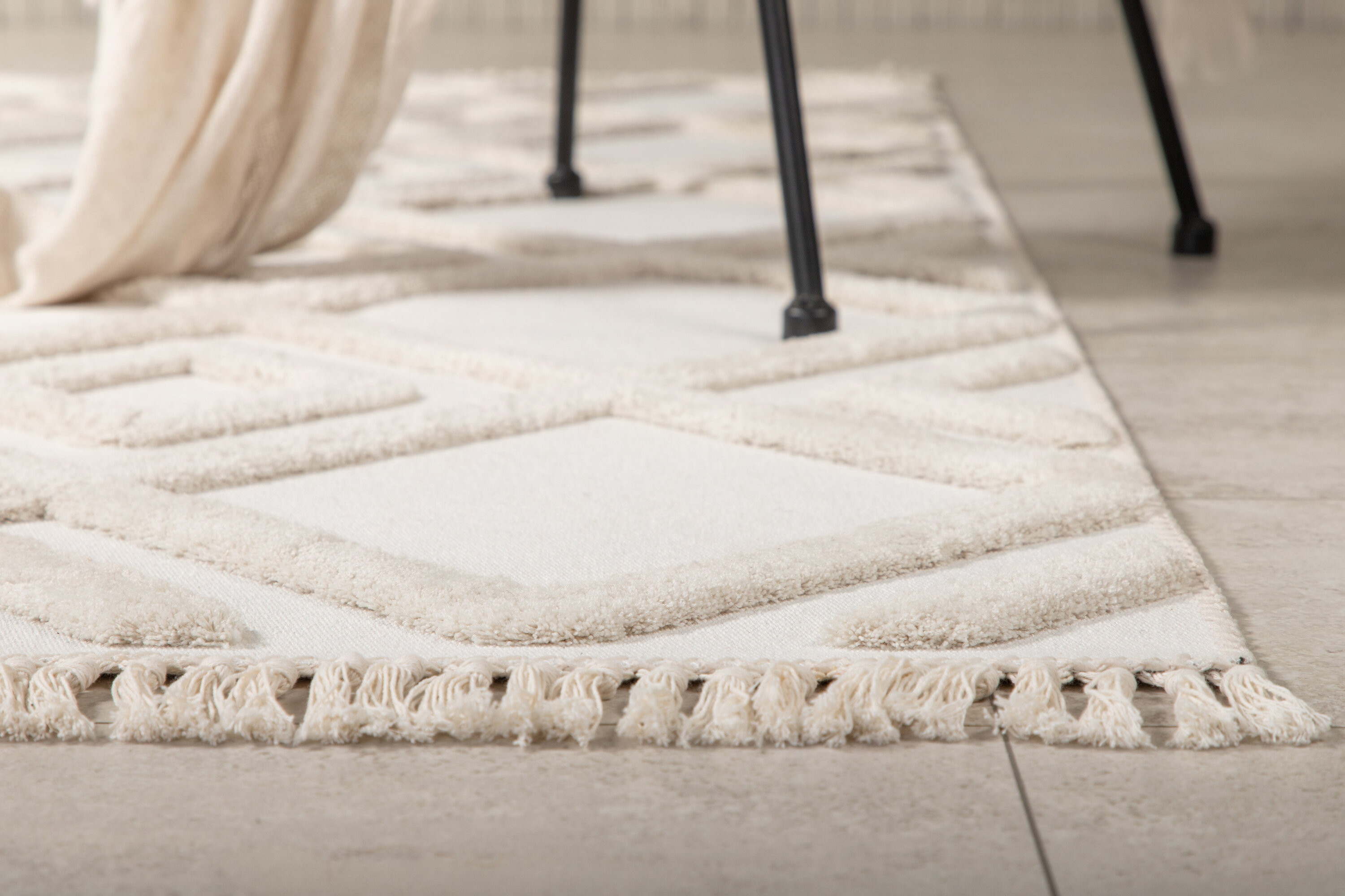 Détail du tapis de salon Towa blanc 230 x 160 cm