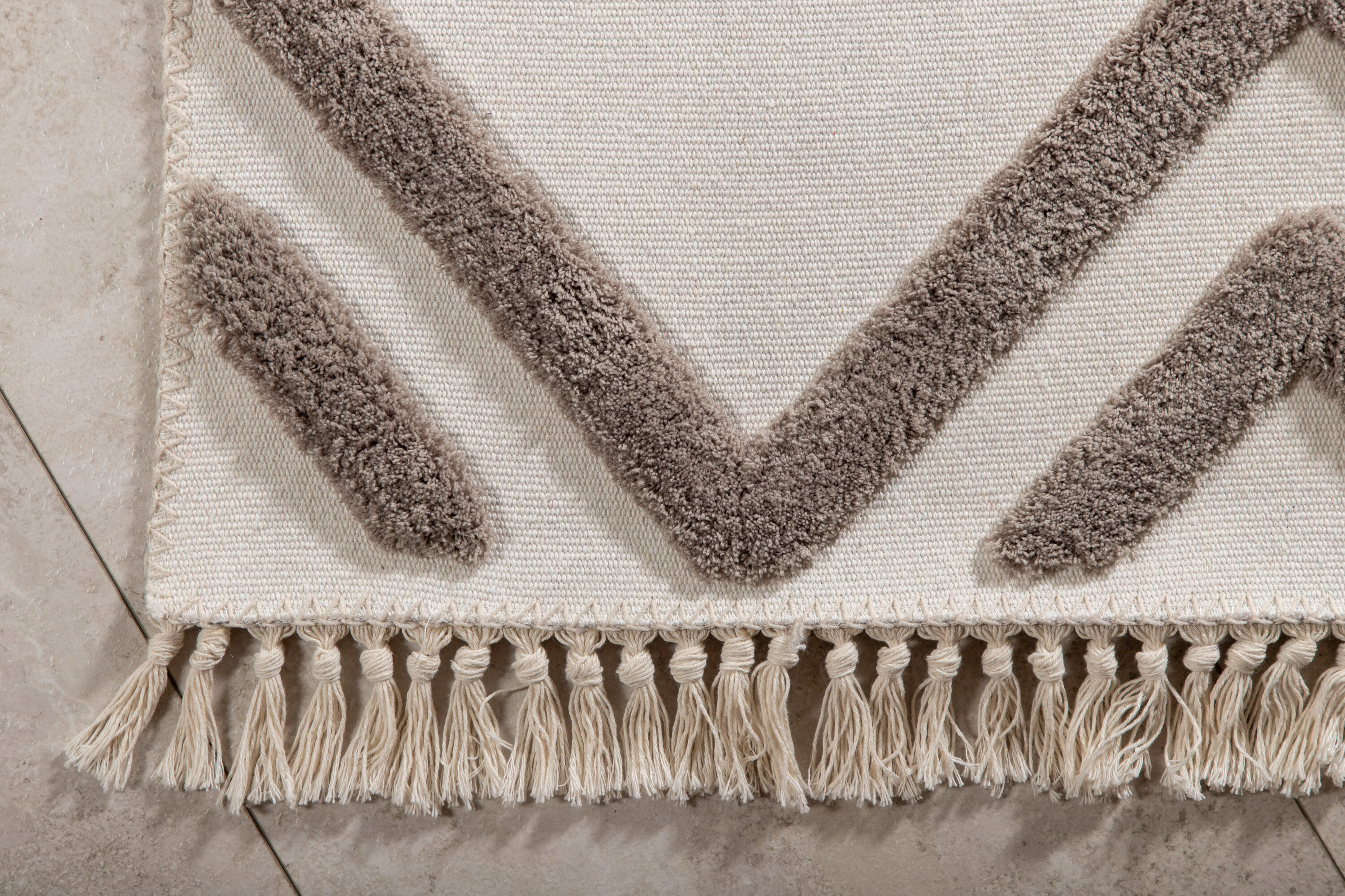 Détail du tapis de salon Towa marron 230 x 160 cm