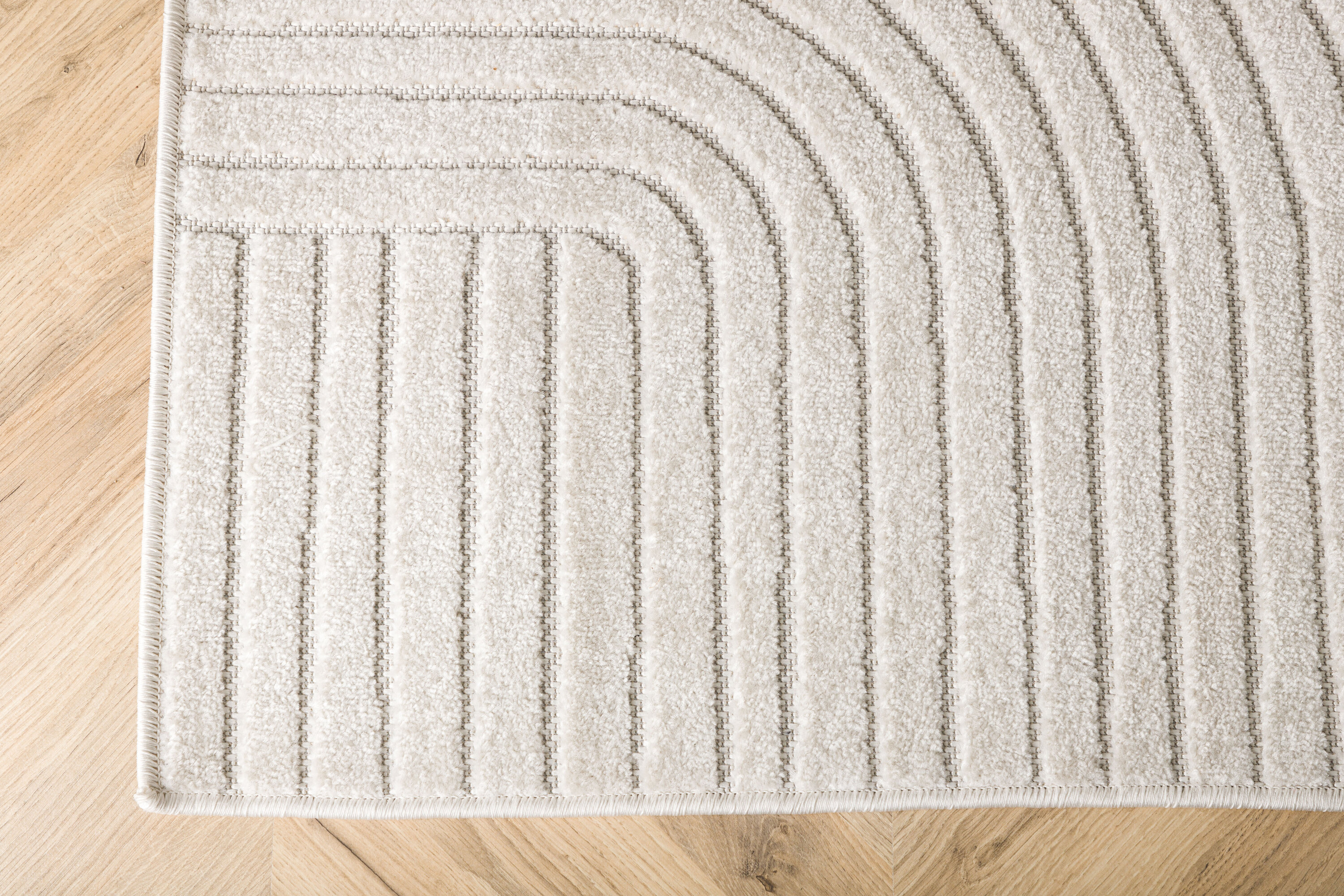 Vince tapis de salon blanc 290 x 200 cm en situation dans une pièce décorée
