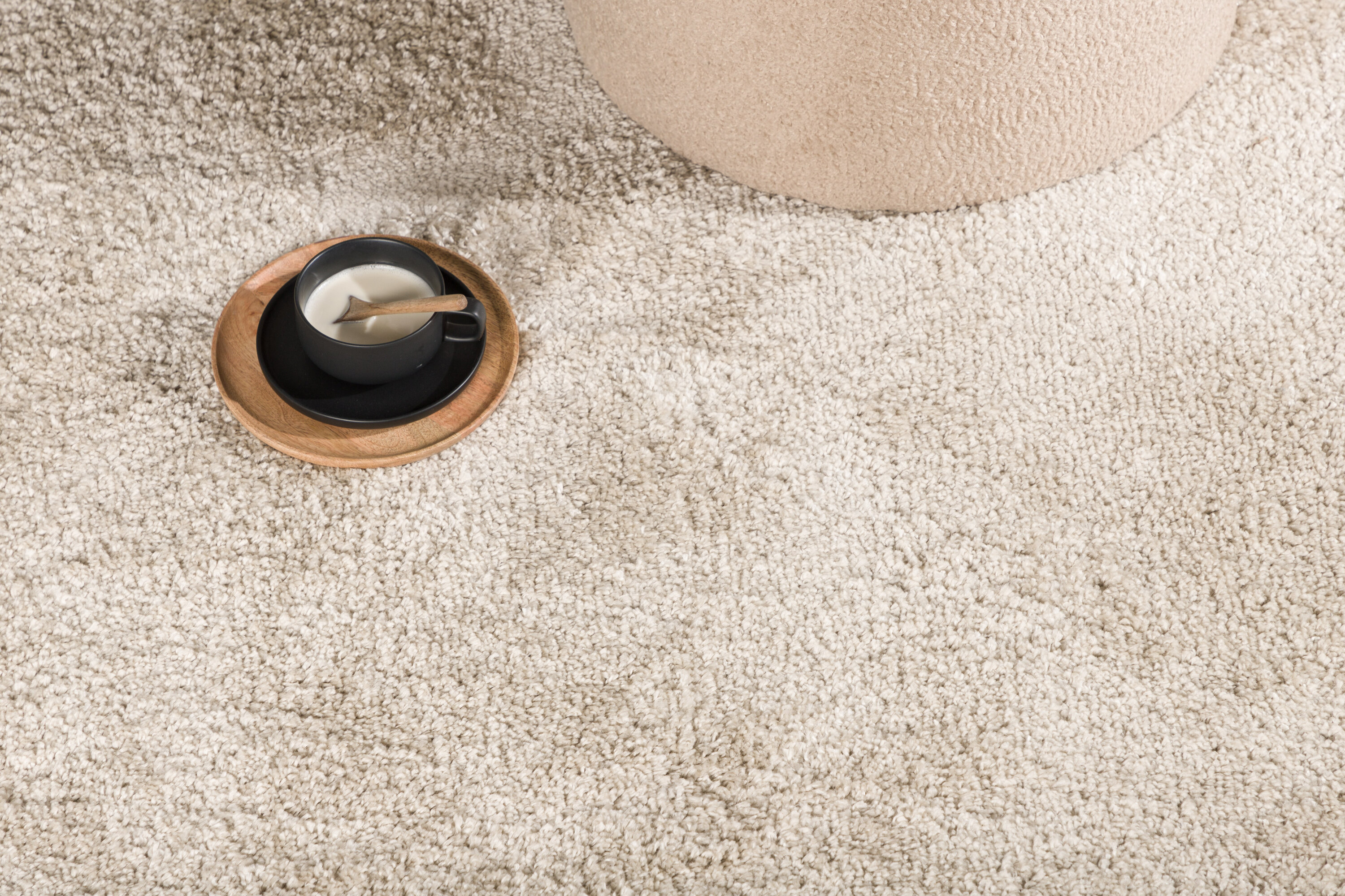 Walter tapis de salon beige 230 x 160 cm en situation dans une pièce décorée