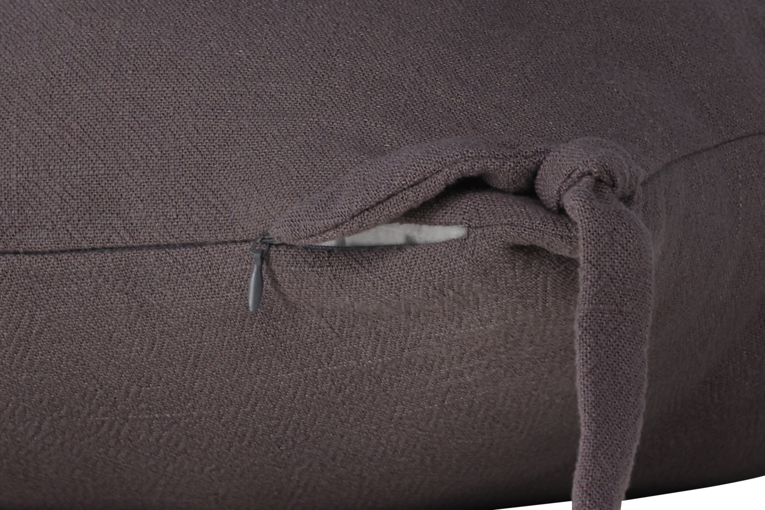 Nora housse de coussin gris foncé 40 x 40 cm sur fond clair