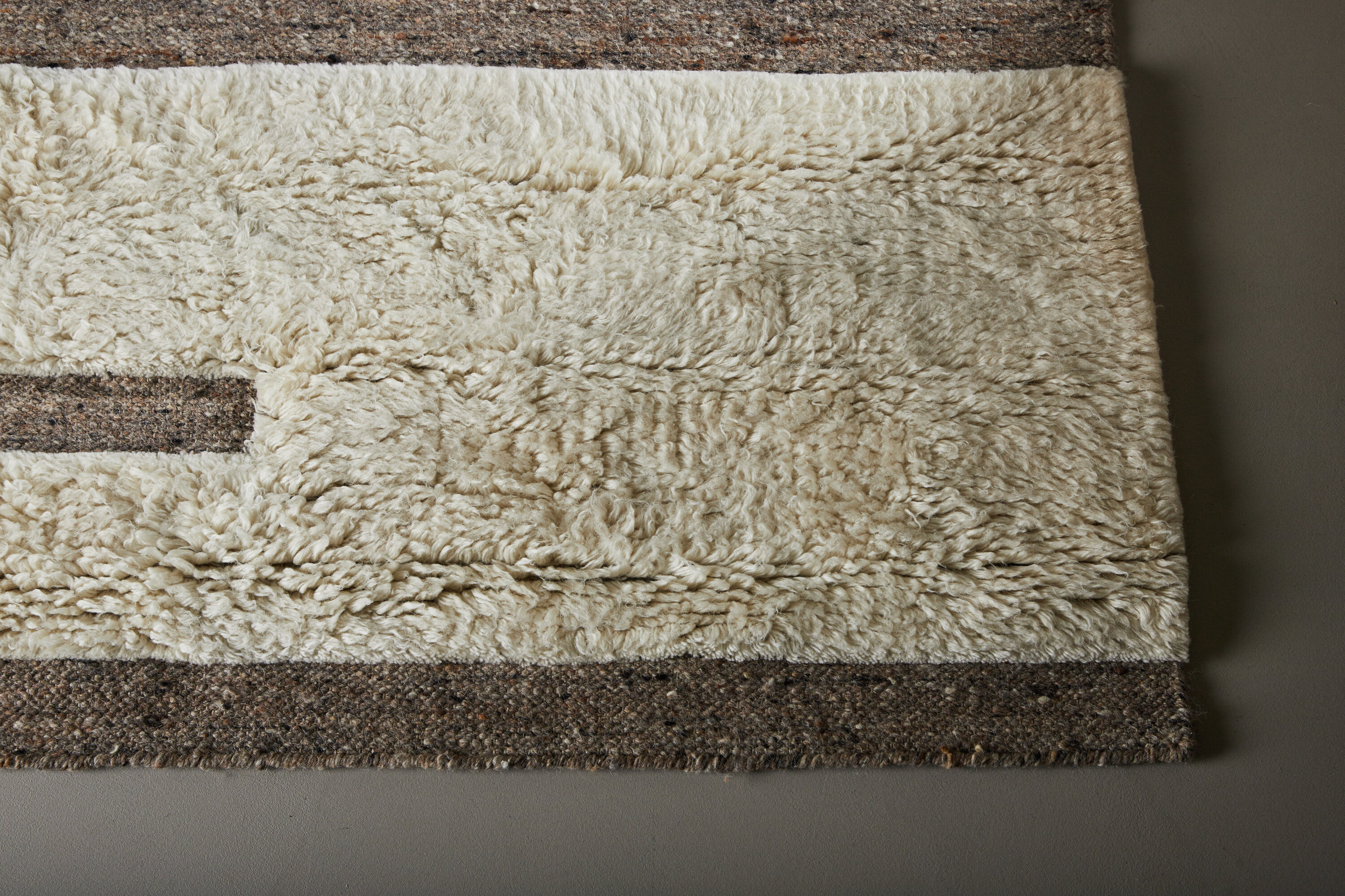 Vincent tapis de salon multicolore, blanc 350 x 250 cm en situation dans une pièce décorée