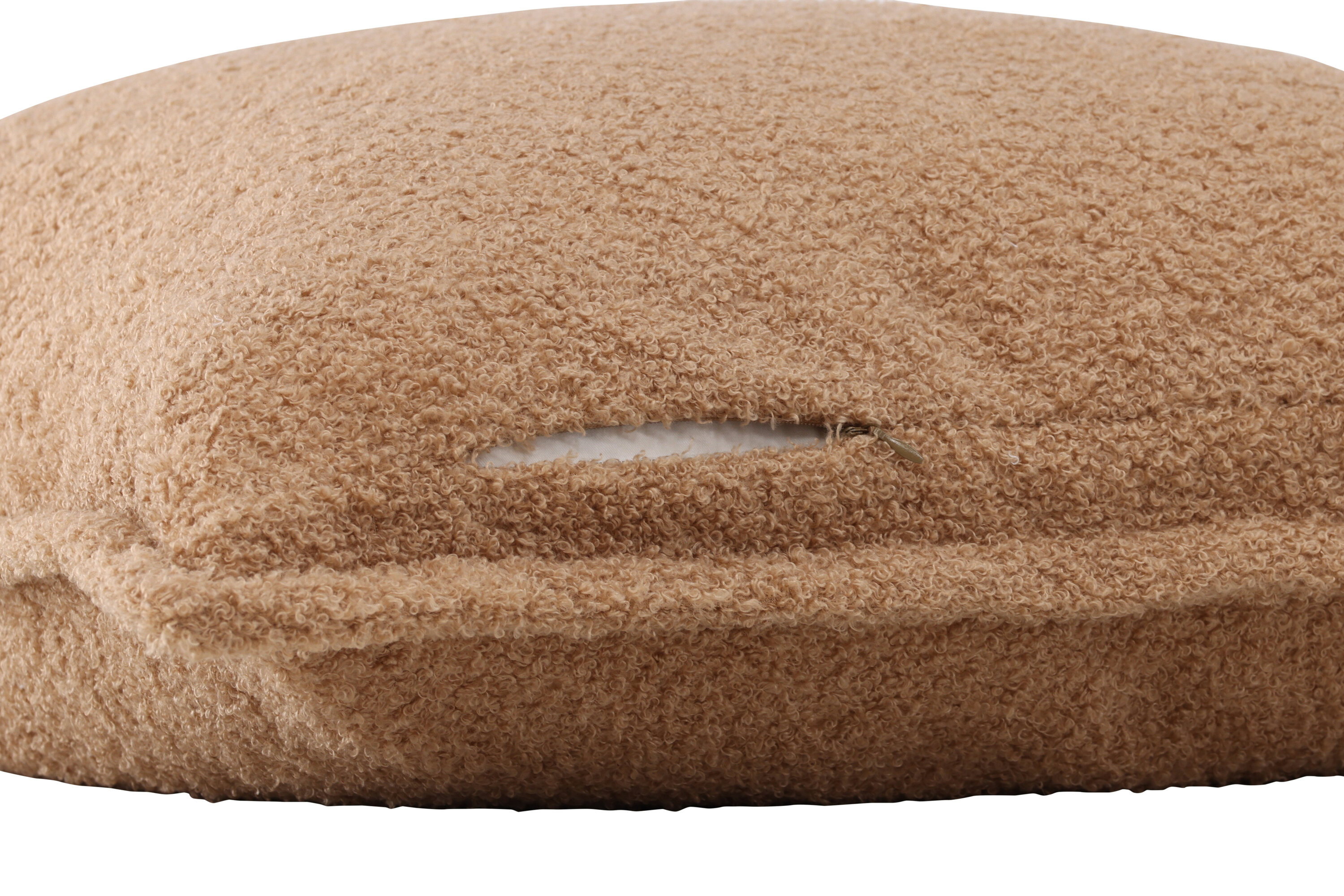 Tuva housse de coussin beige 60 x 60 cm sur fond clair