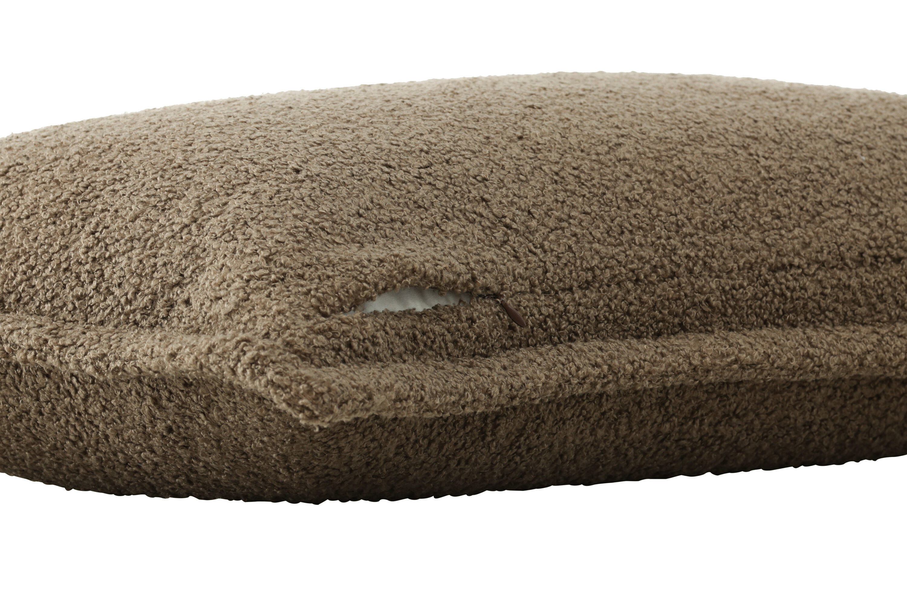 Tuva housse de coussin marron 40 x 60 cm sur fond clair