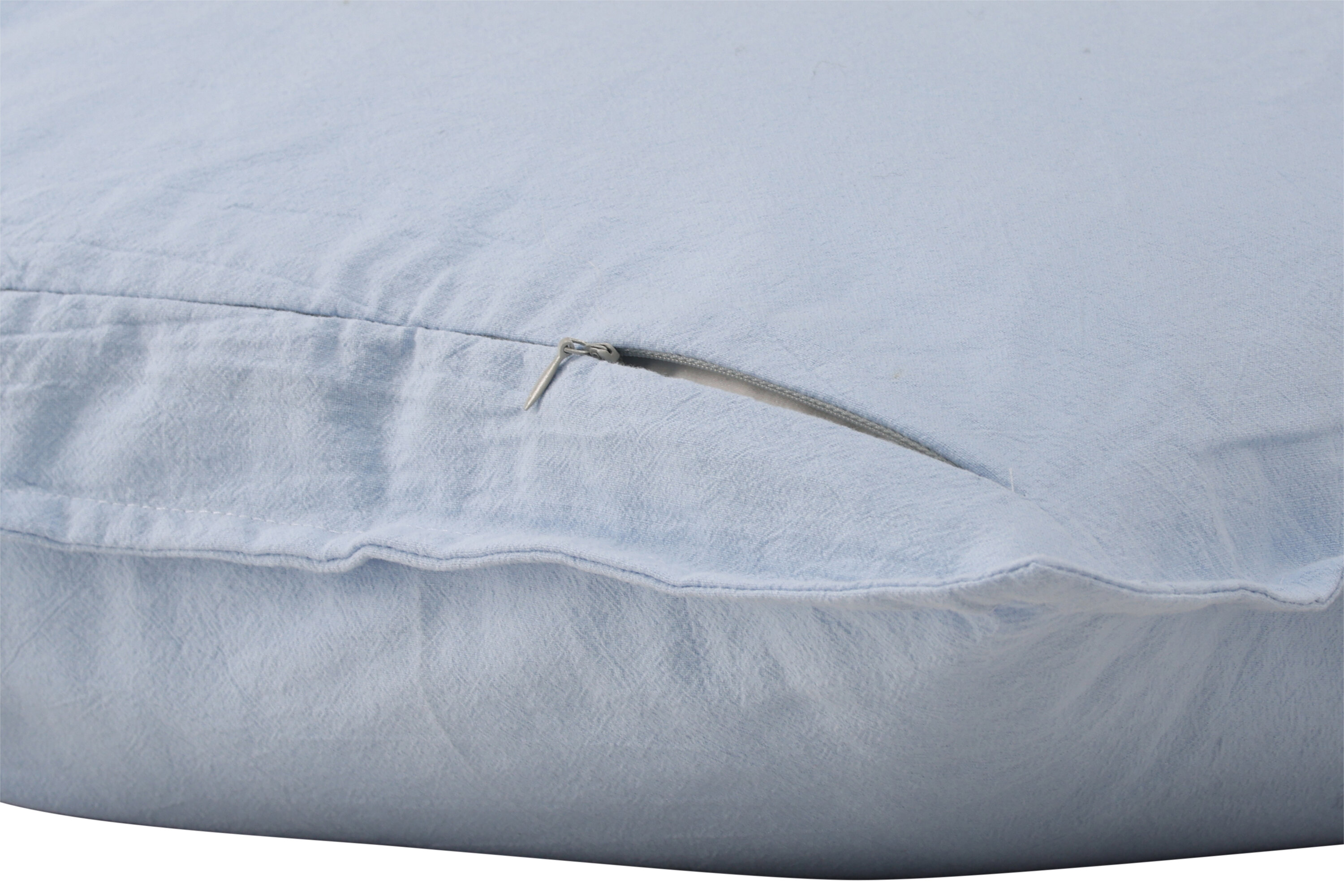 Ronja housse de coussin bleu clair 45 x 45 cm sur fond clair