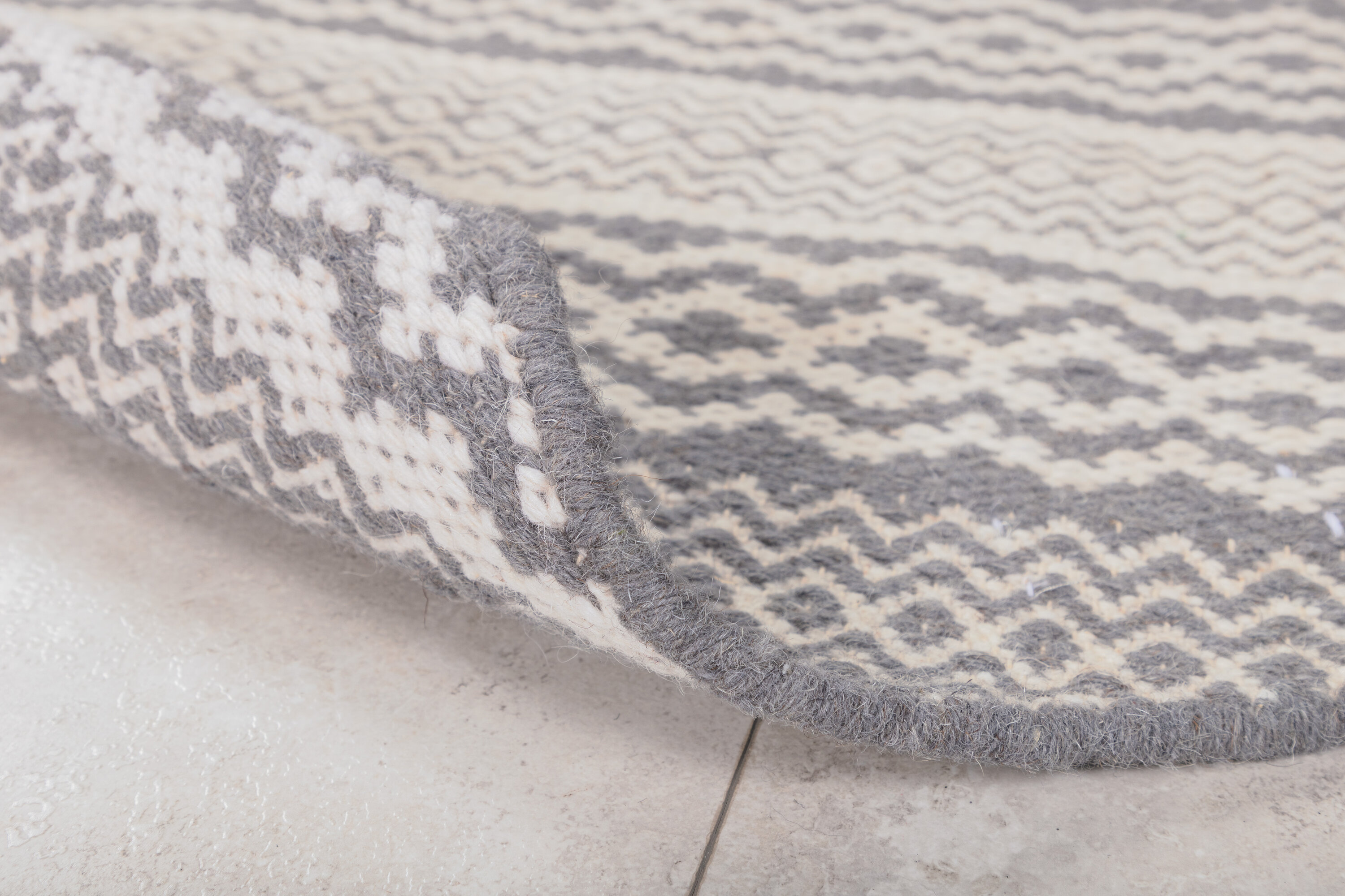 Détail du tapis de salon Sishu gris clair ⌀200 cm