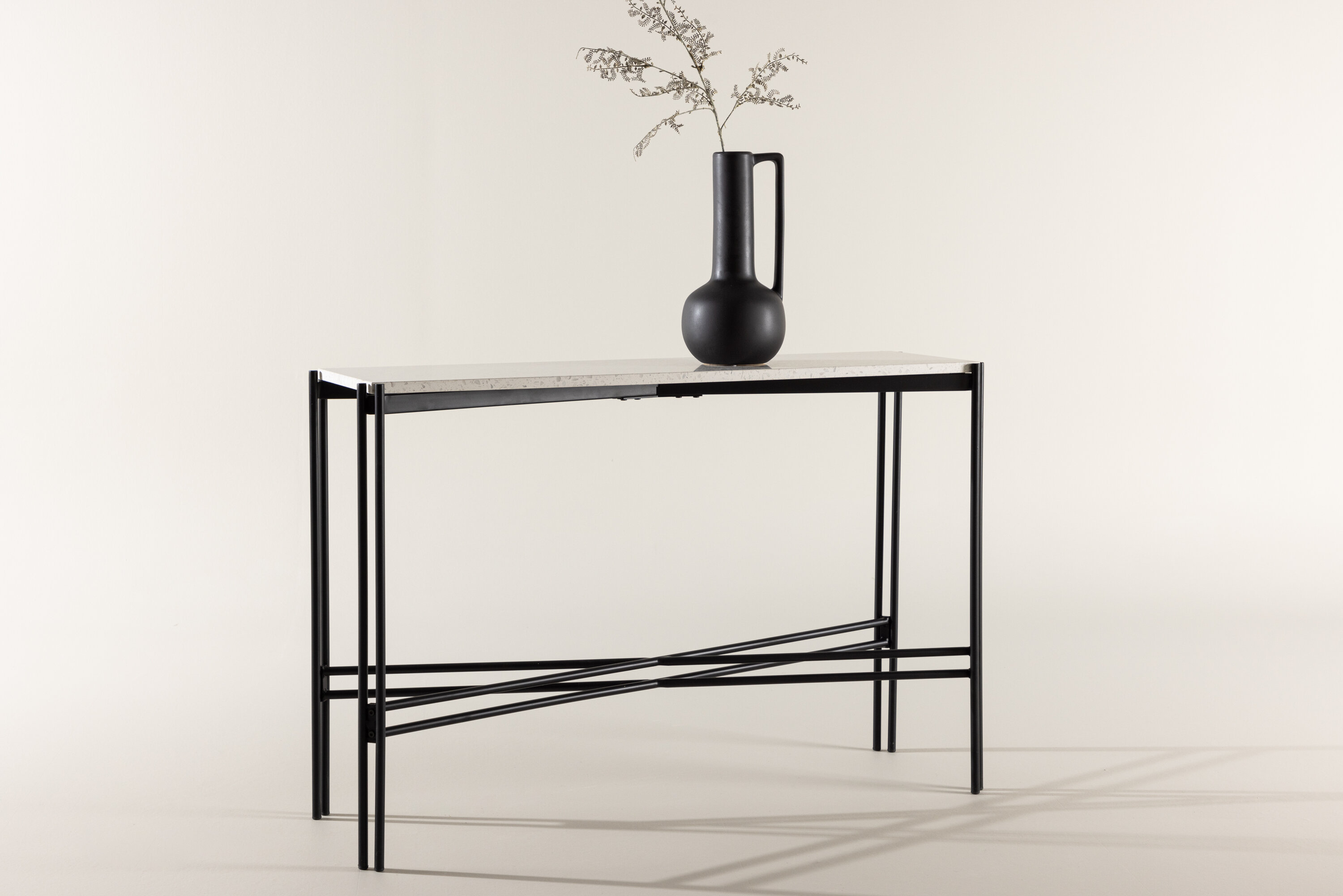 Razzia table d'appoint noir, blanc 110 x 30 cm en situation dans une pièce décorée