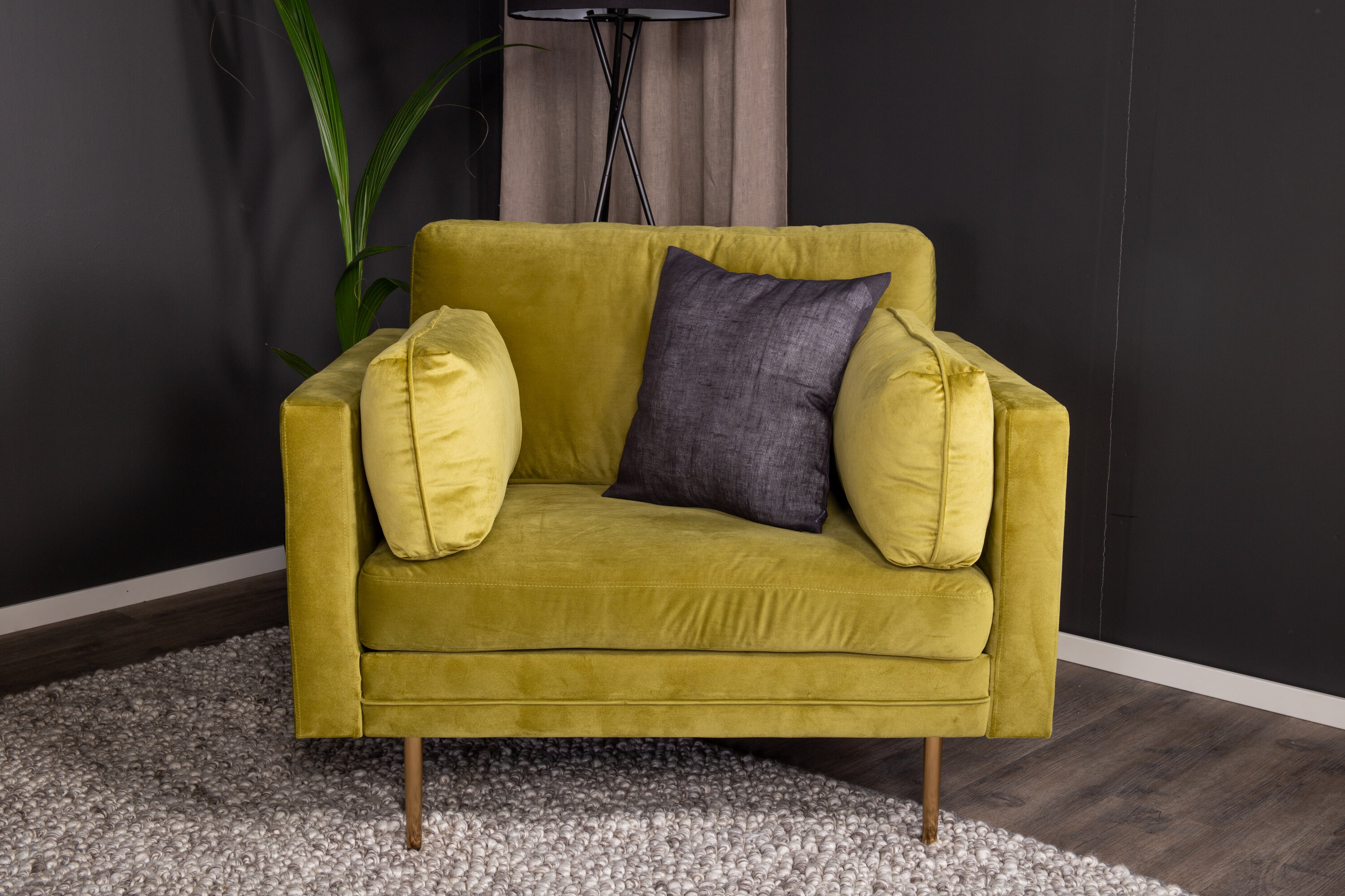 Détail du fauteuil Boom doré, vert 90 x 88 x 110 cm