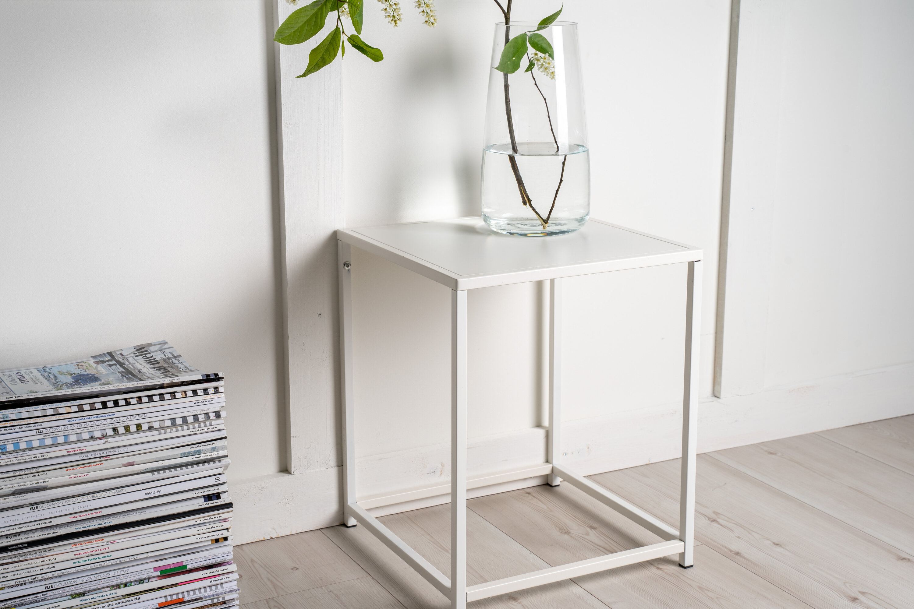 Détail du table d'appoint Staal blanc 37 x 38 cm