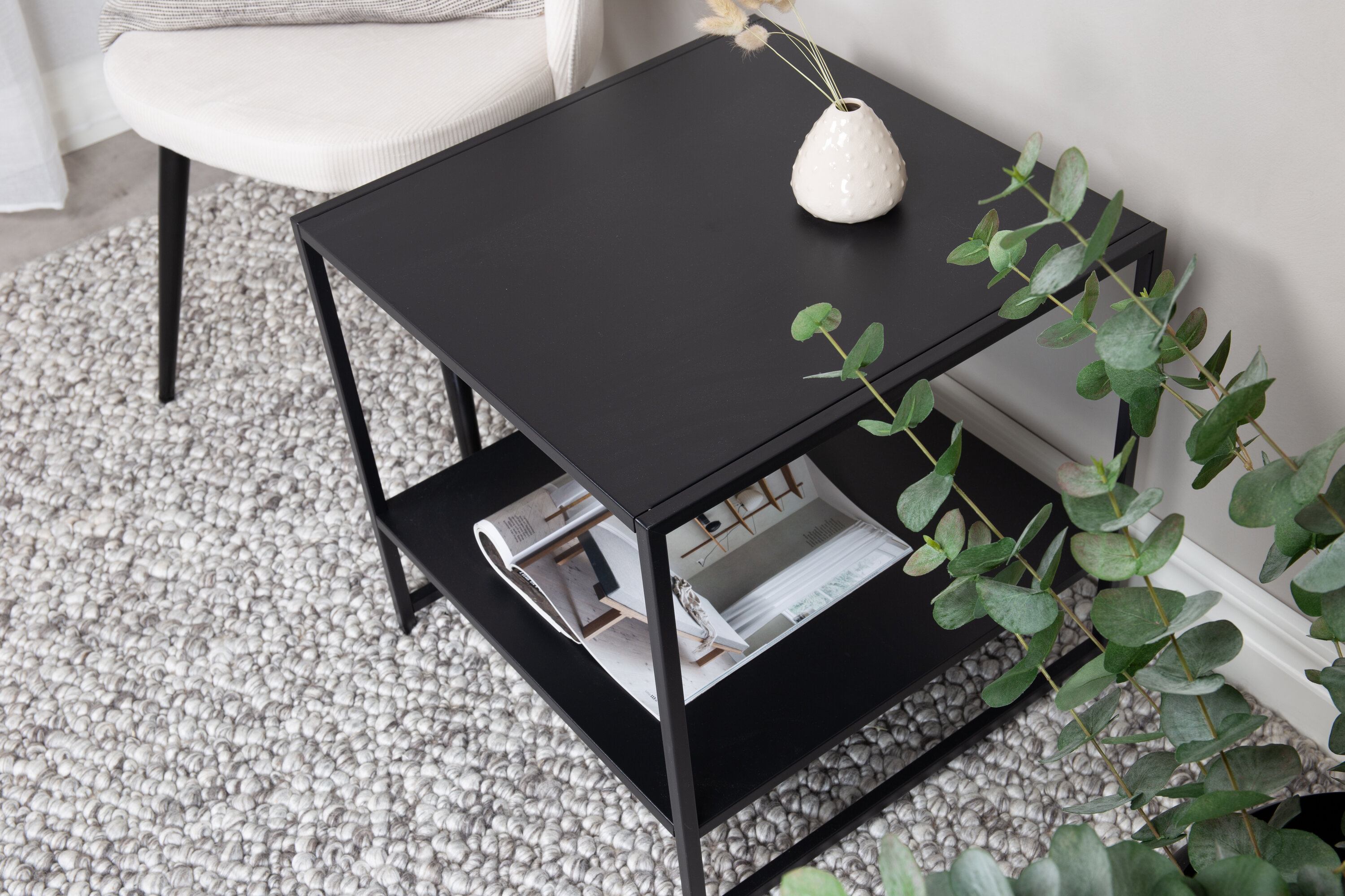 Détail du table d'appoint Staal noir 50 x 50 cm