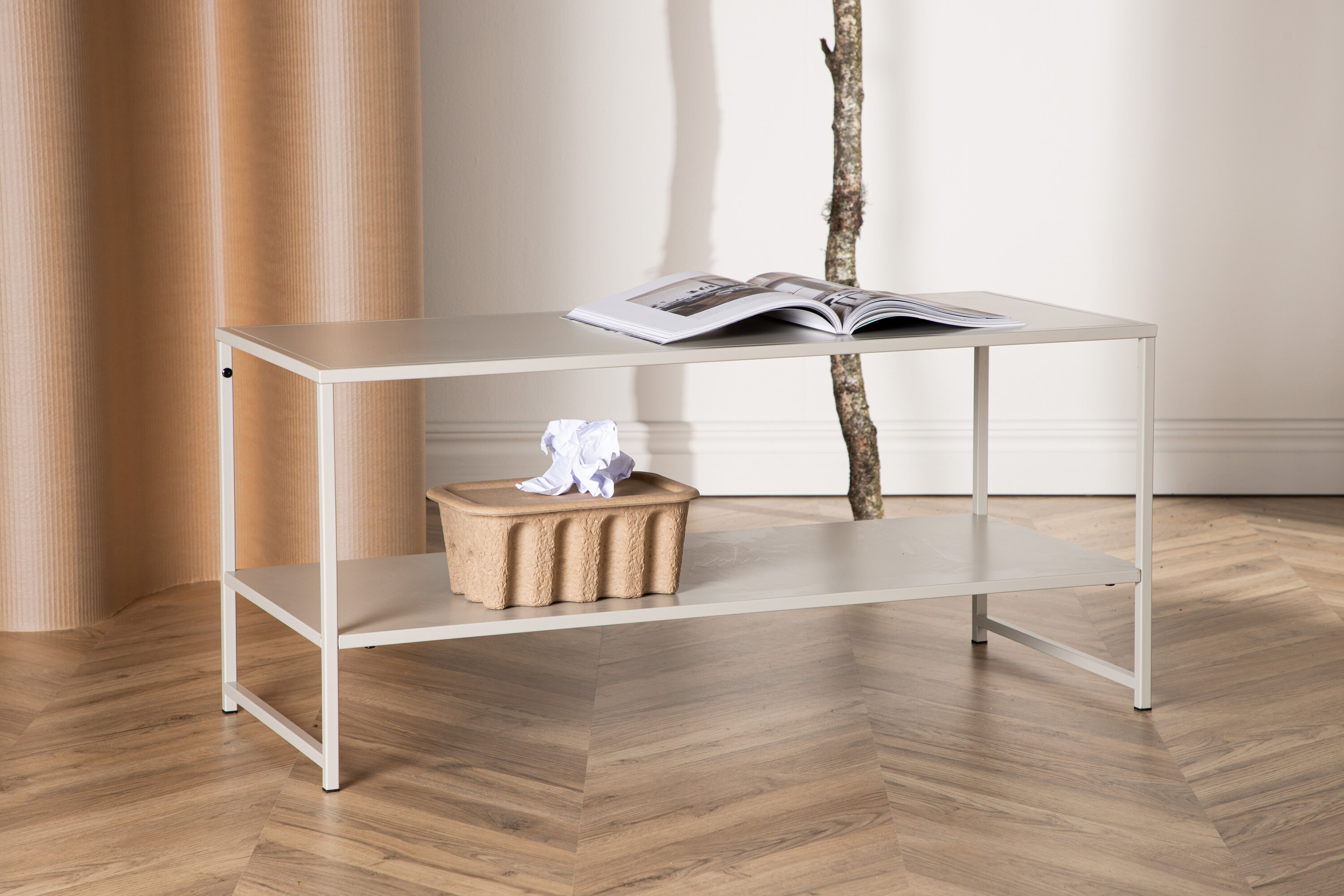 Staal table d'appoint beige 102 x 43 cm en situation dans une pièce décorée