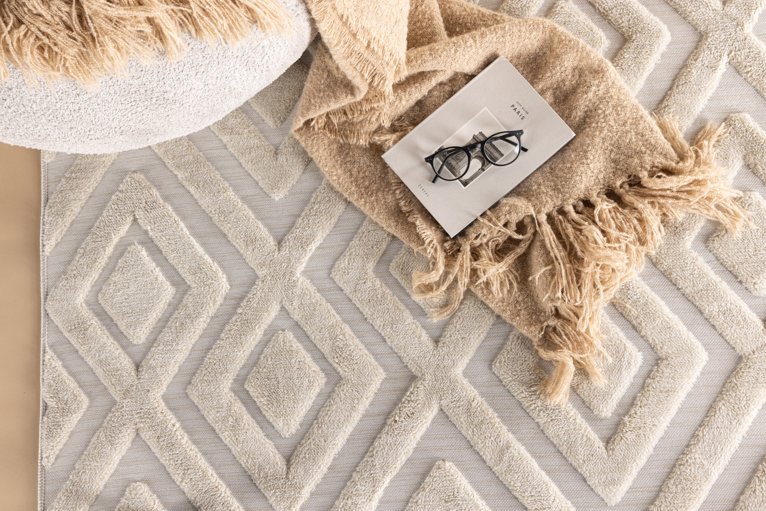 Pia tapis de salon blanc 290 x 200 cm en situation dans une pièce décorée