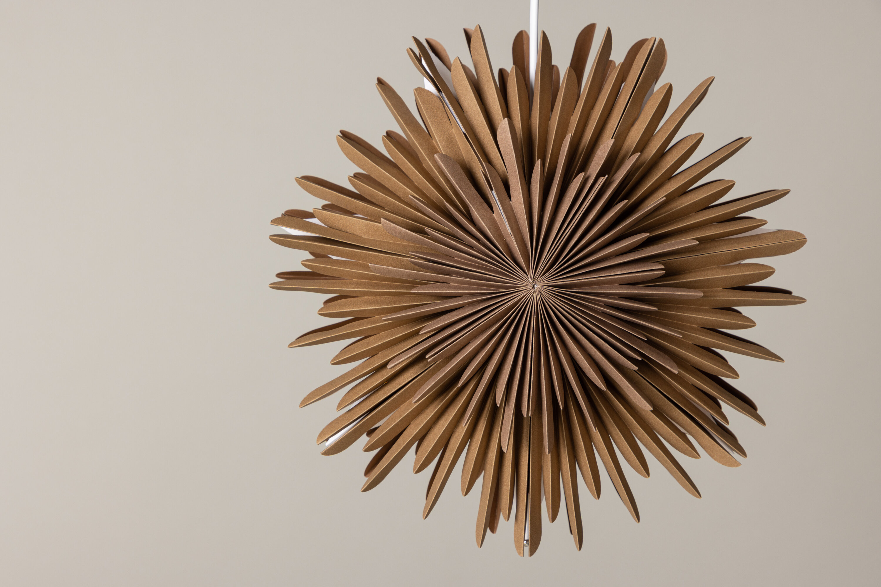 Sälen éclairage de noël marron ⌀35 cm en situation dans une pièce décorée