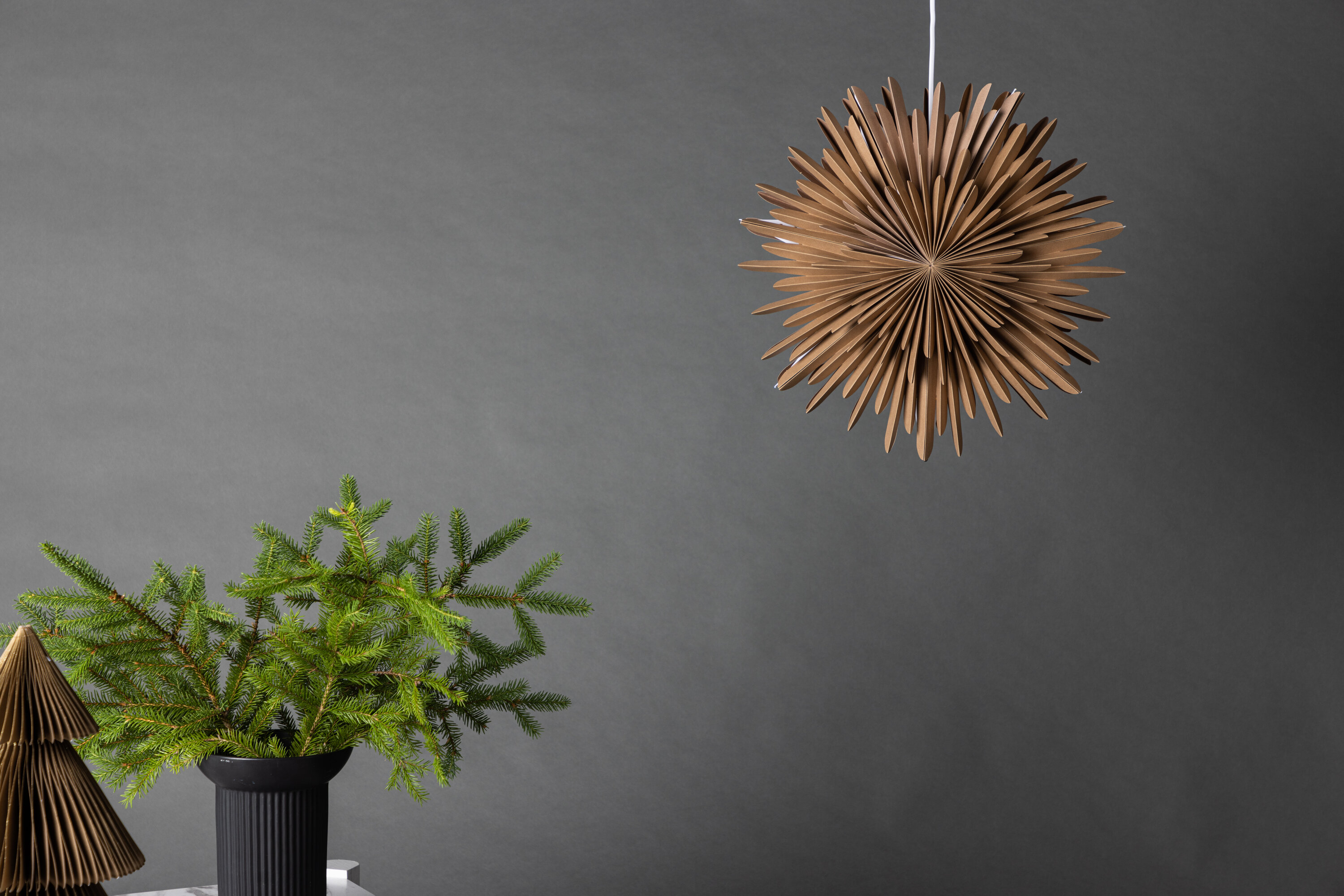 Sälen éclairage de noël blanc, marron ⌀46 cm en situation dans une pièce décorée