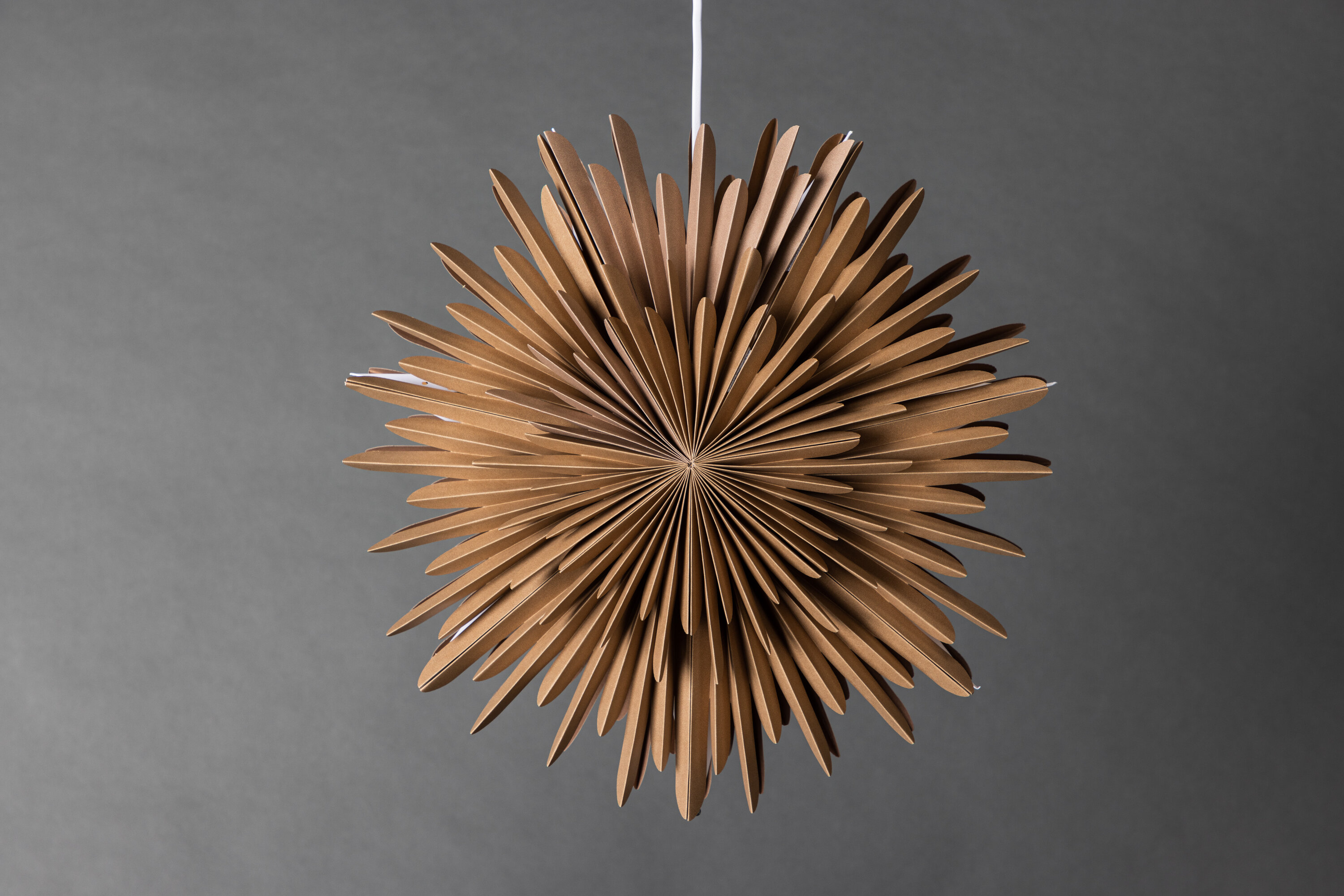 Sälen éclairage de noël blanc, marron ⌀46 cm en situation dans une pièce décorée