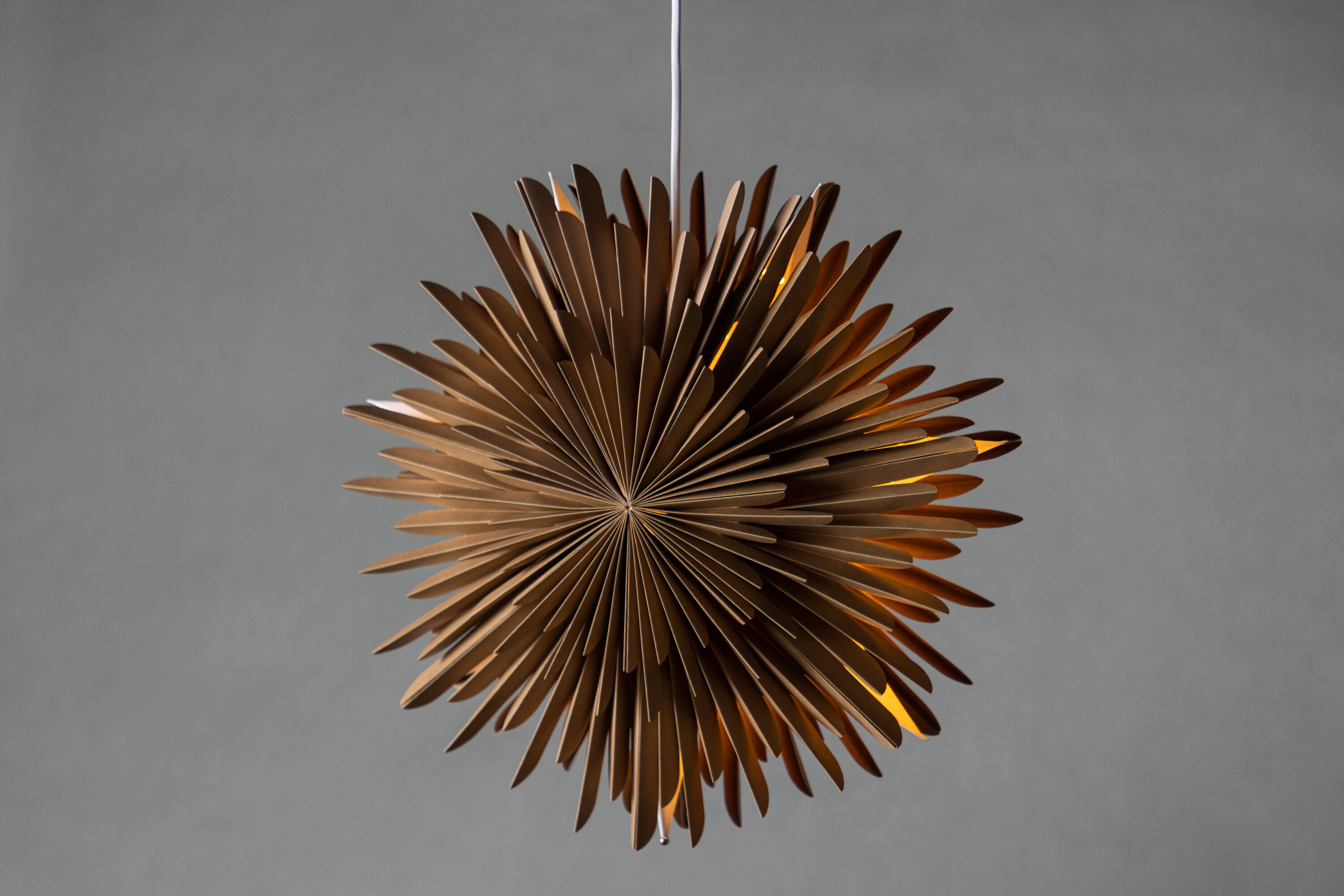 Sälen éclairage de noël blanc, marron ⌀46 cm en situation dans une pièce décorée