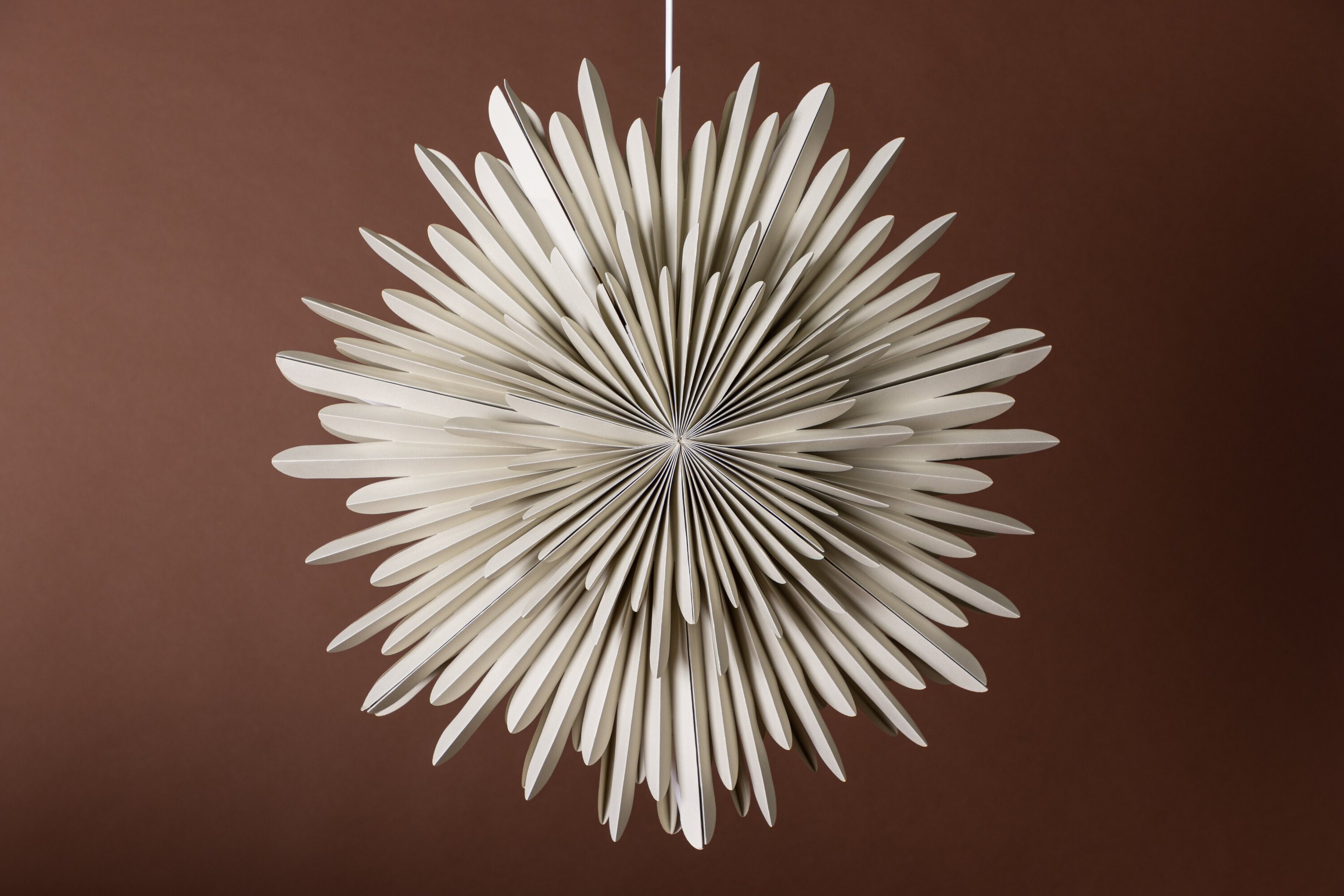 Sälen éclairage de noël beige, blanc ⌀60 cm en situation dans une pièce décorée