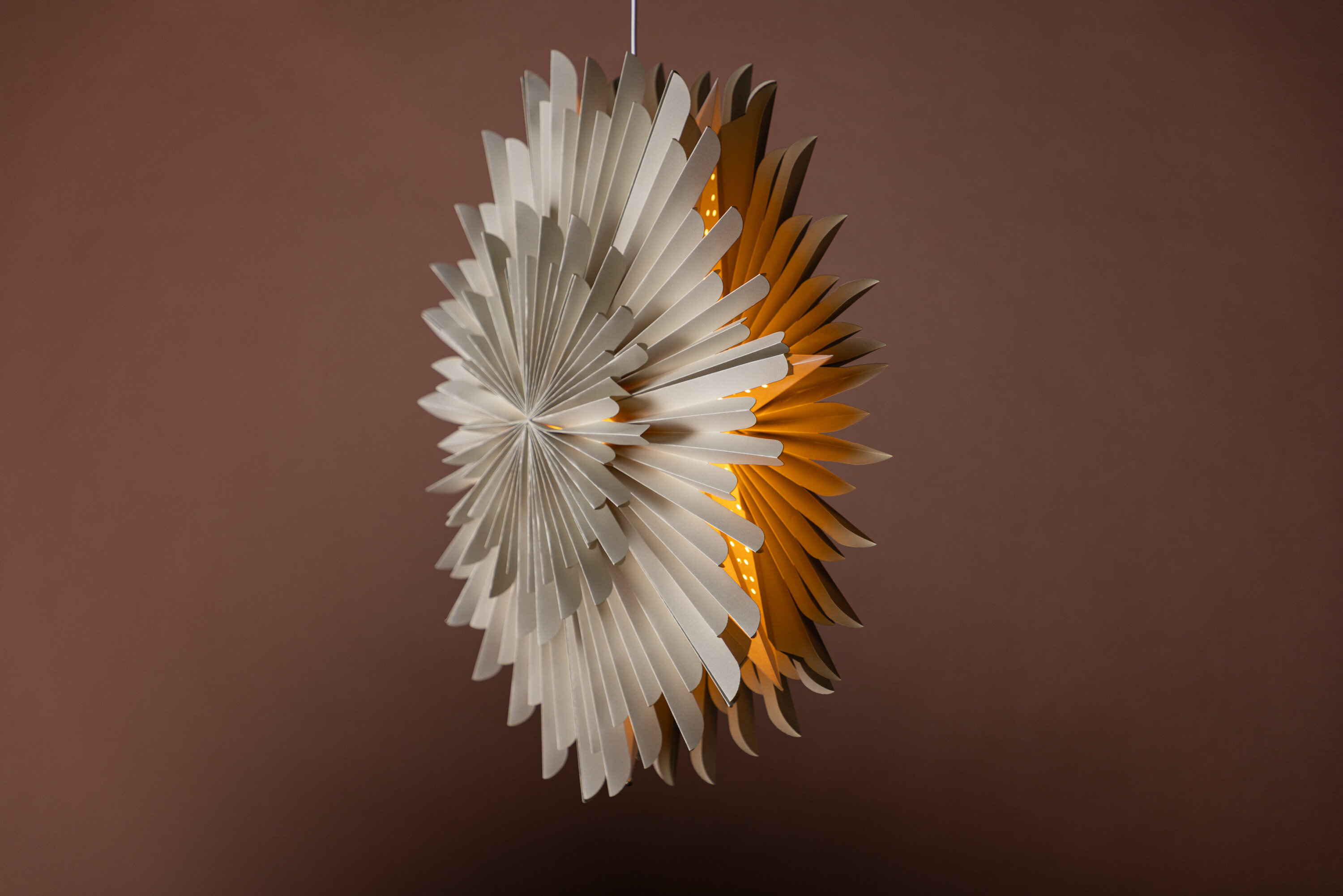 Sälen éclairage de noël beige, blanc ⌀60 cm en situation dans une pièce décorée