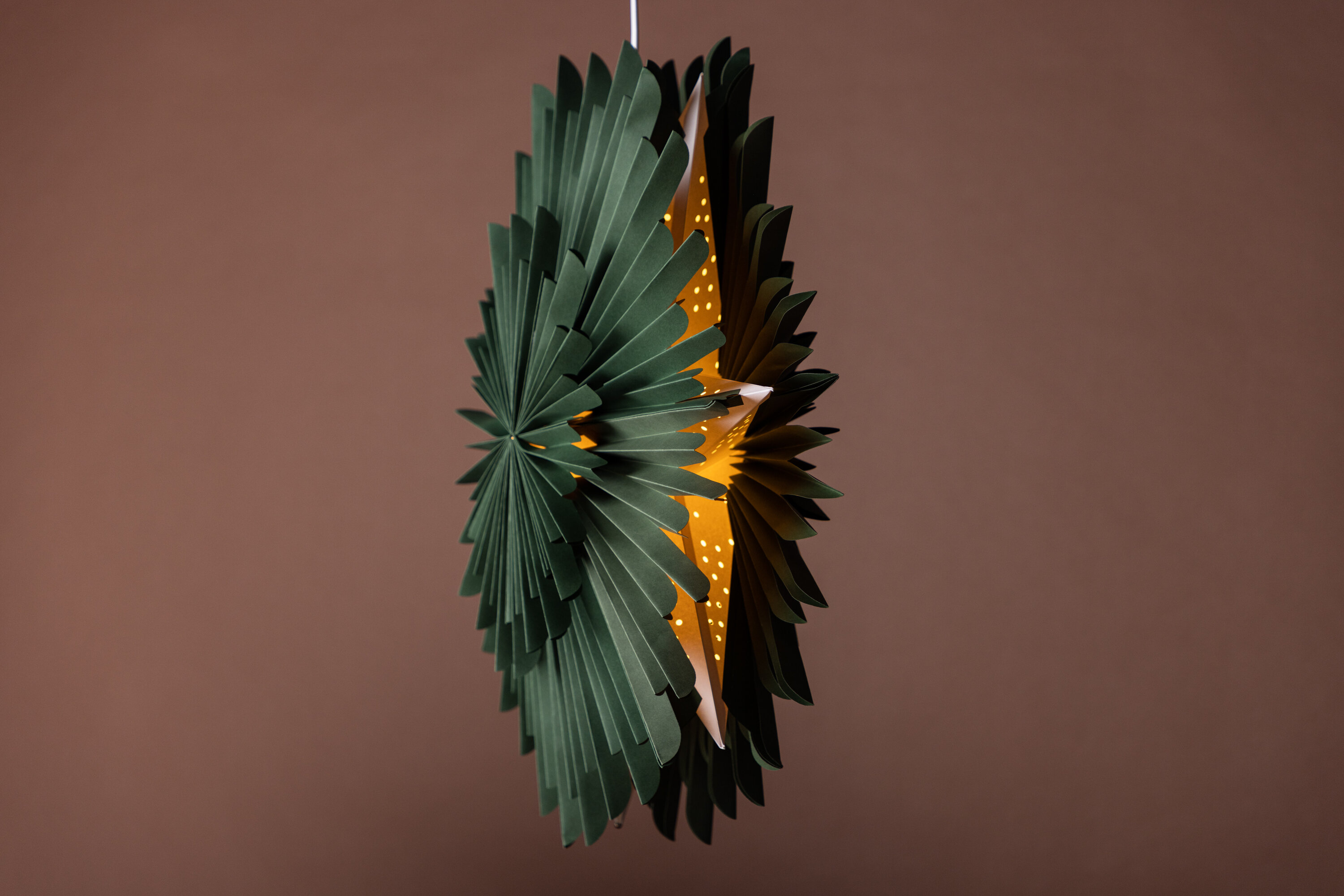 Sälen éclairage de noël vert, blanc ⌀60 cm en situation dans une pièce décorée
