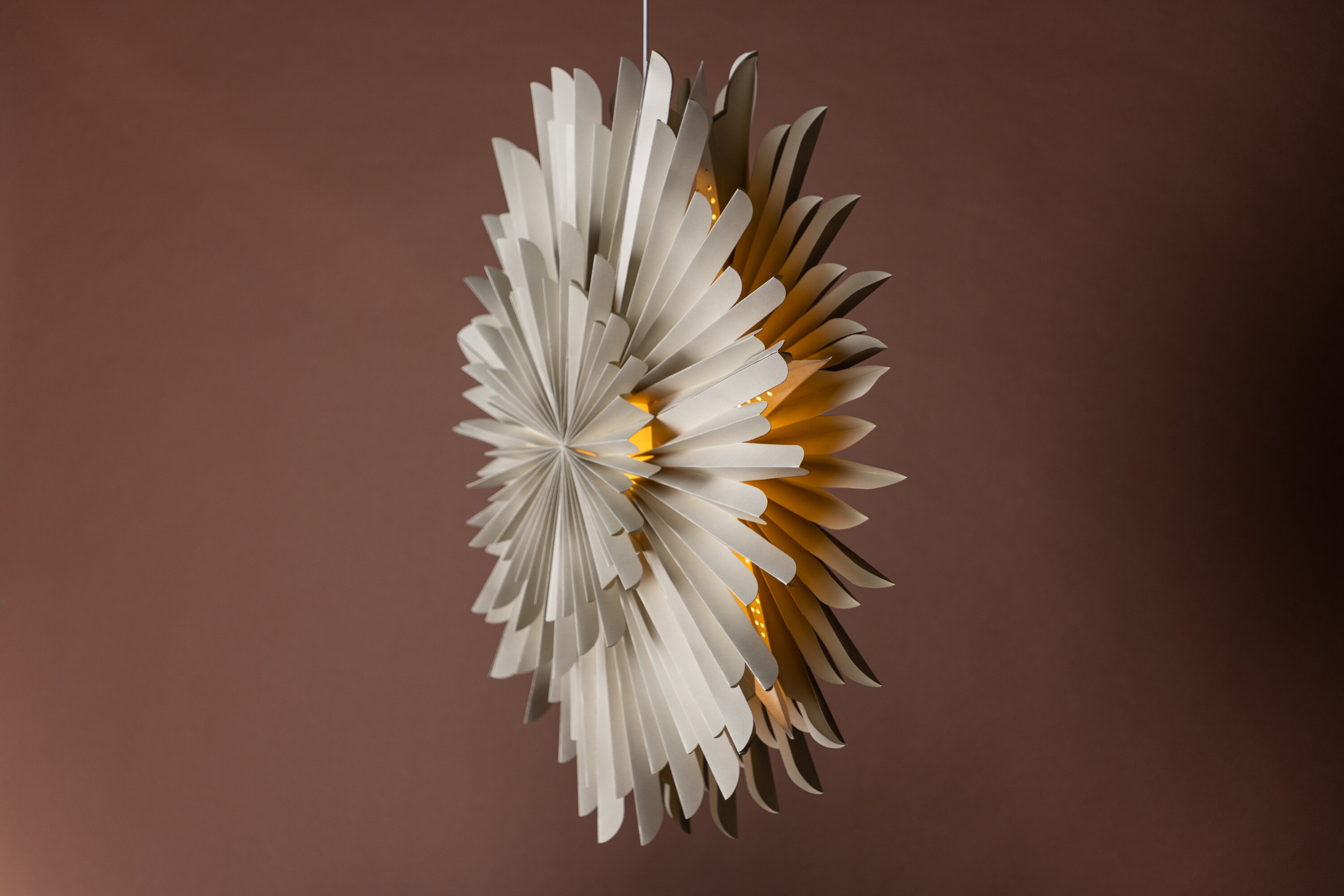 Sälen éclairage de noël beige, blanc ⌀80 cm en situation dans une pièce décorée