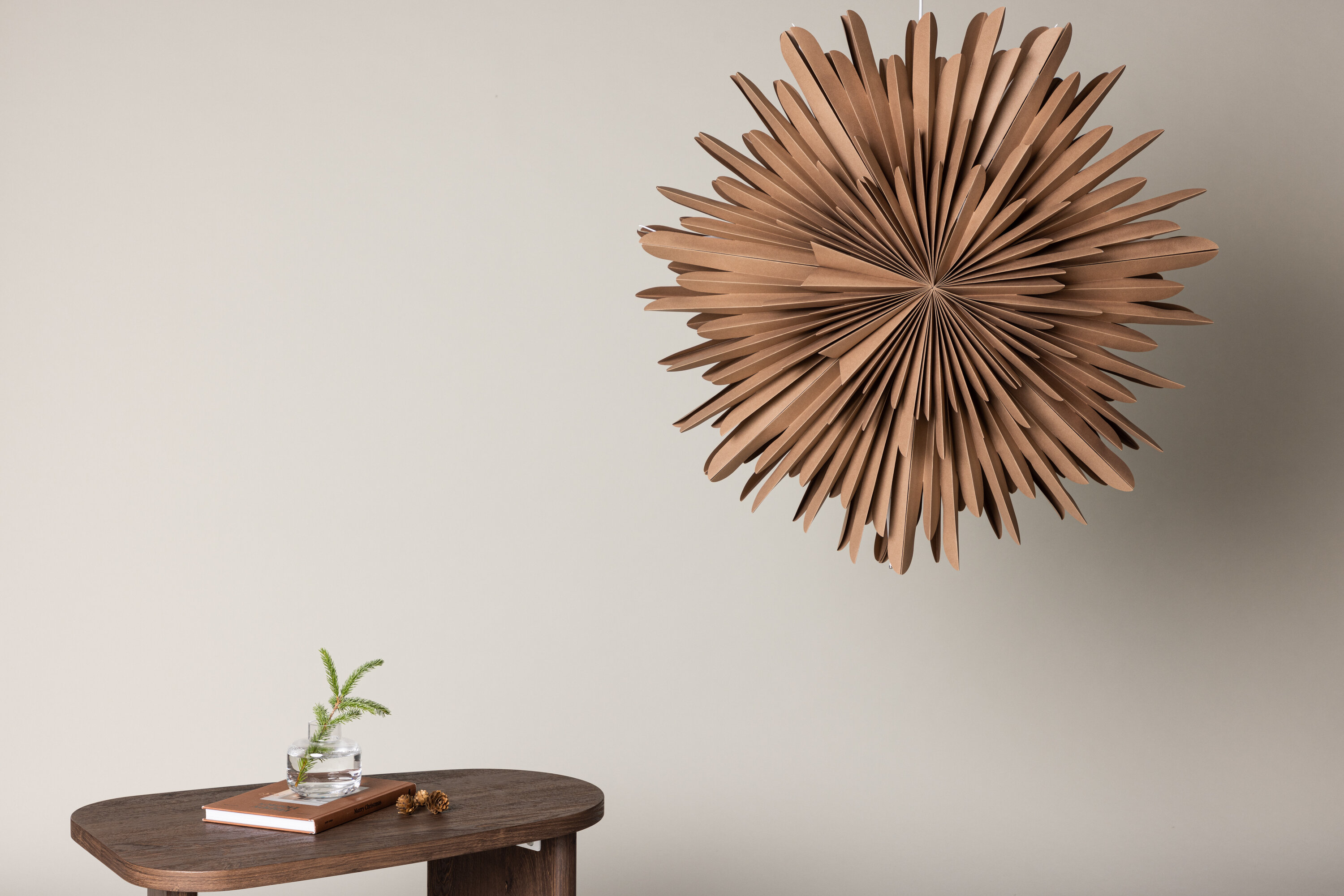 Sälen éclairage de noël blanc, marron ⌀80 cm en situation dans une pièce décorée